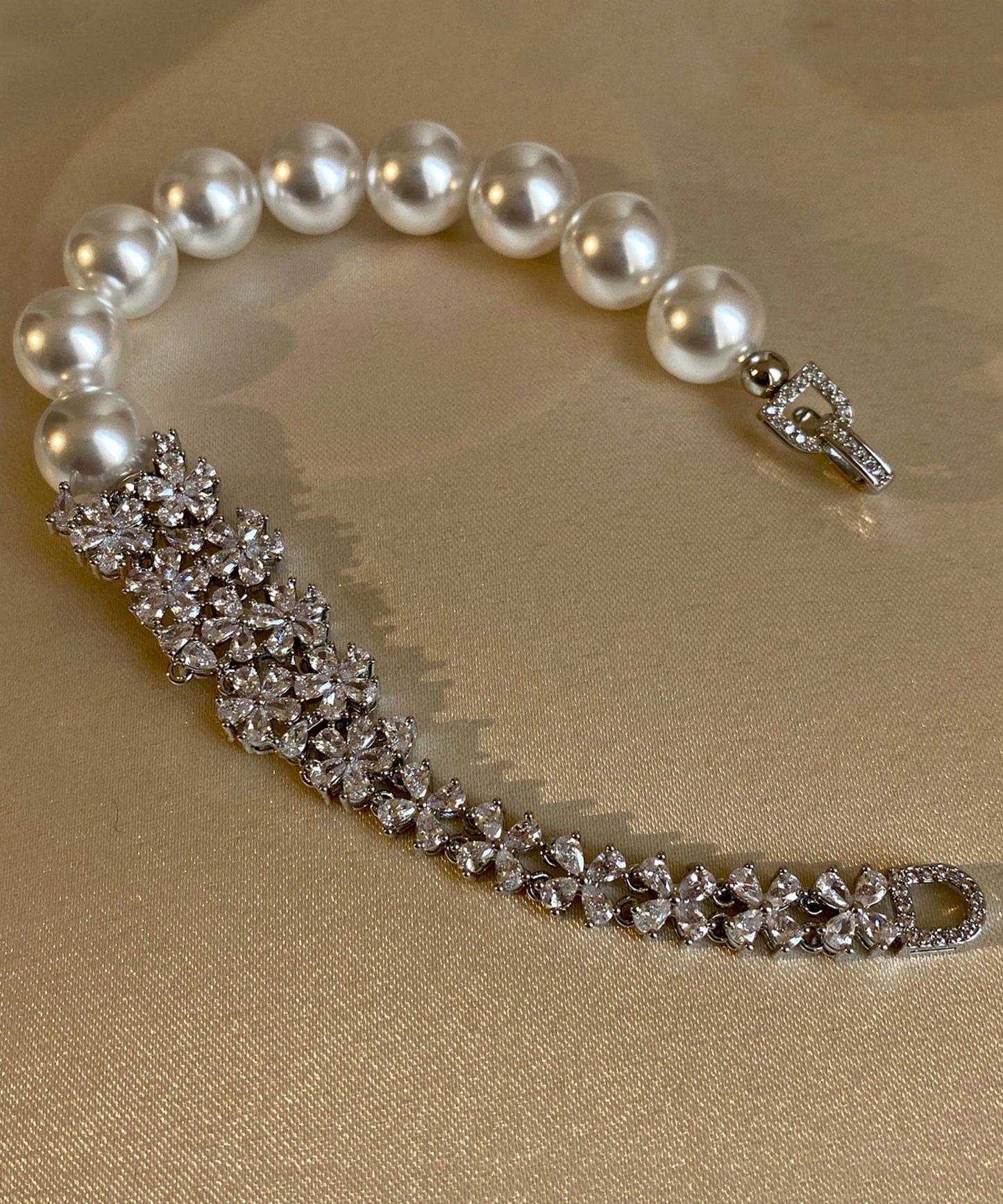 Classic Silver Blossoms Zircon Pearl Bracelet