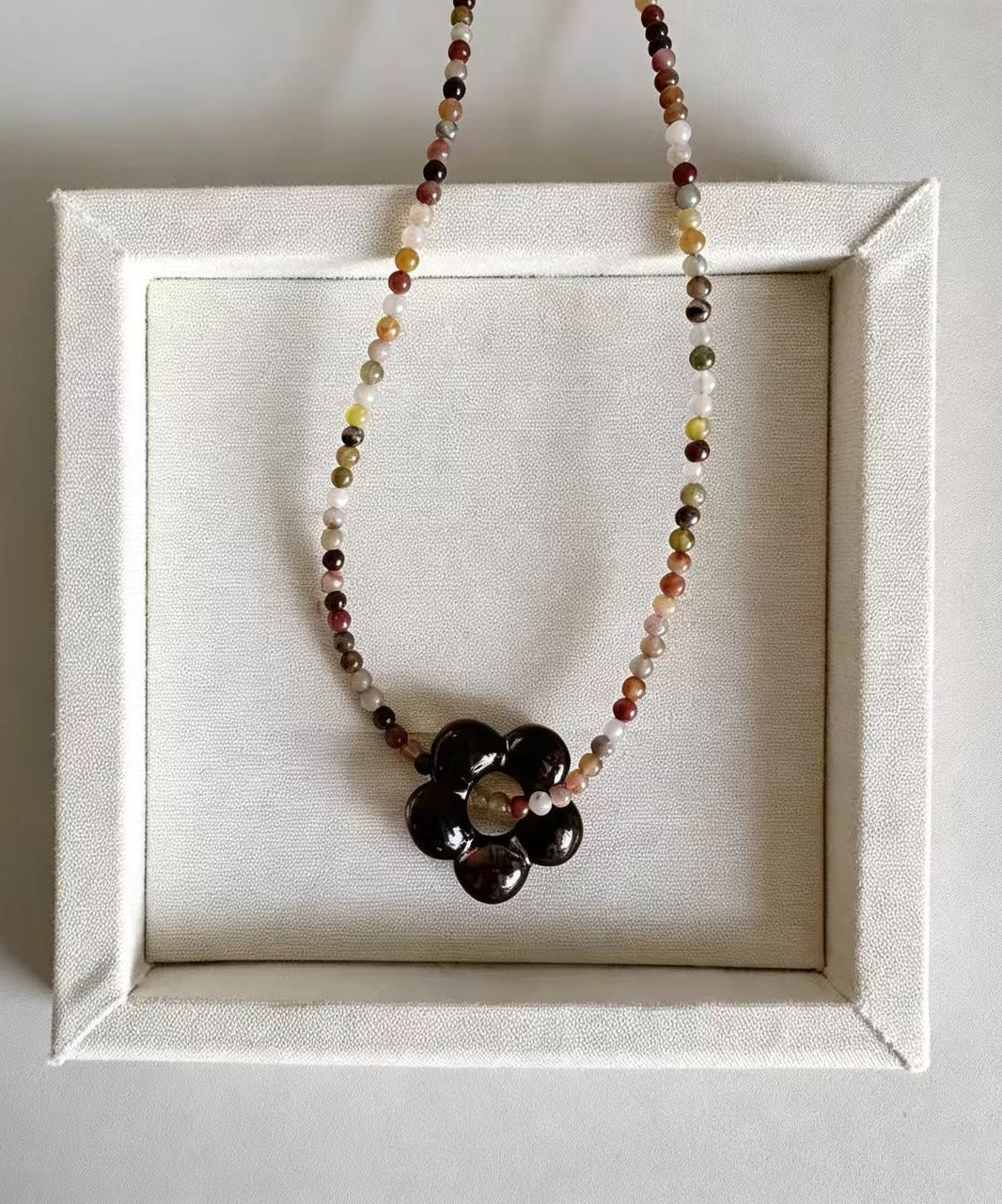 Elegant Colored Glass Natural Stone Flower Beading Pendant Choker