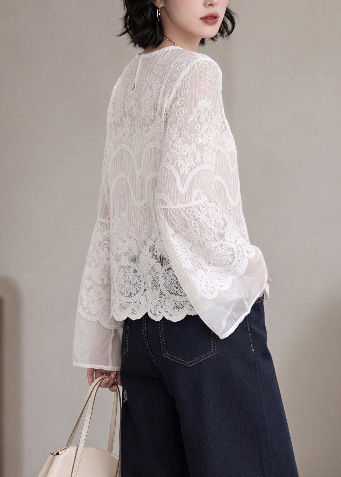 Fine White O-Neck Lace Tops Flare Sleeve