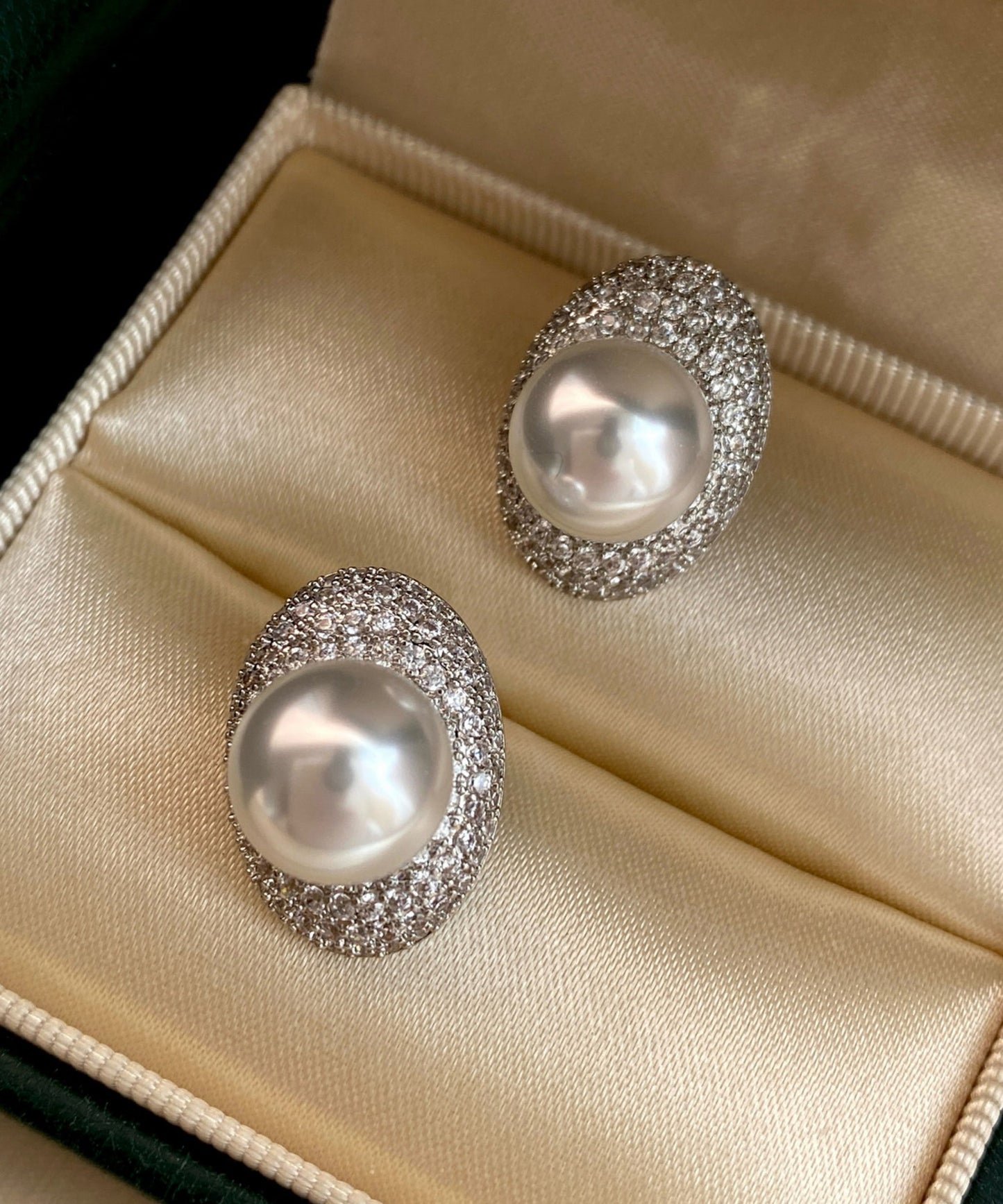 Light Luxury Zircon Pearl Studded Pigeon Egg Earrings