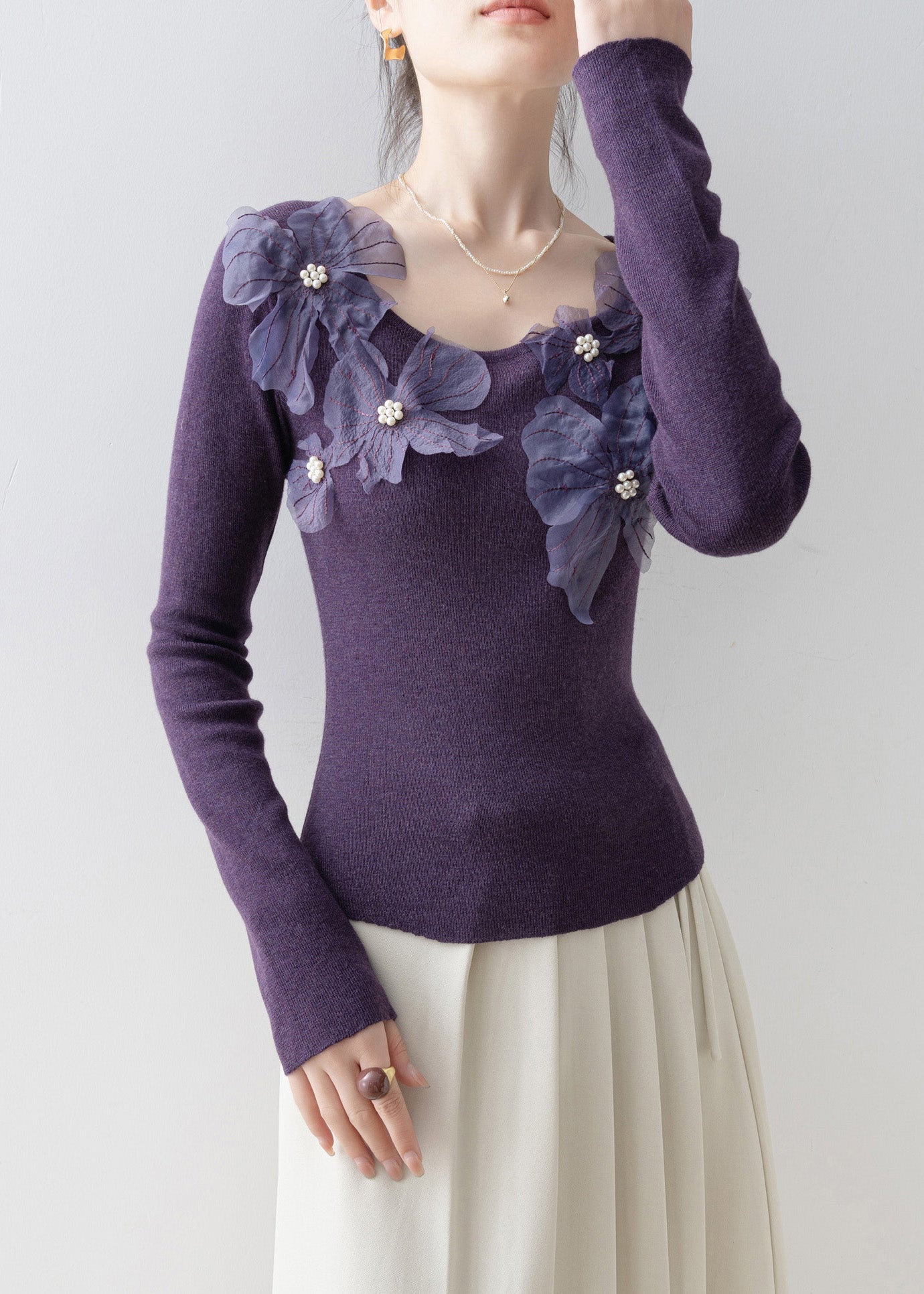 Slim Fit Purple O Neck Nail Bead Floral Knit Top Spring