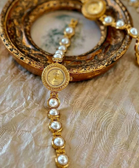 Beautiful Alloy Pearl Quartz Movement Watches