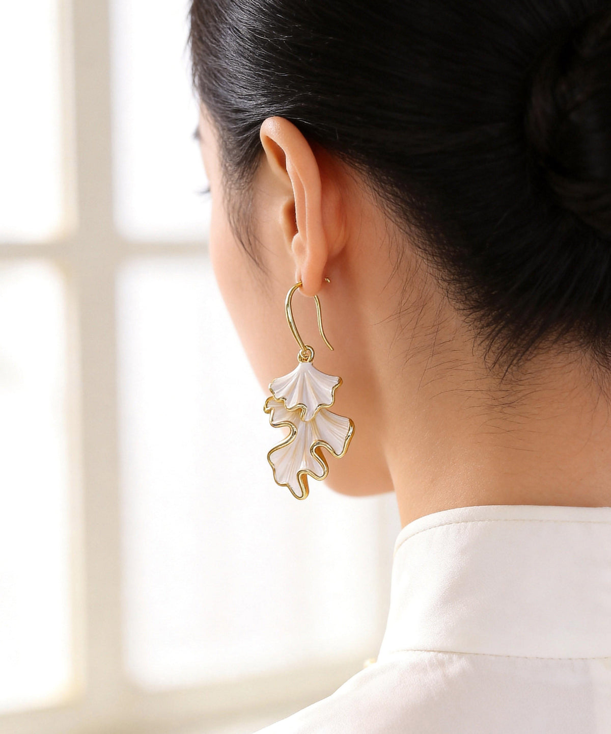Beautiful Gold 18K Gold Asymmetrical Shell Dripping Glaze Ginkgo Leaf Drop Earrings