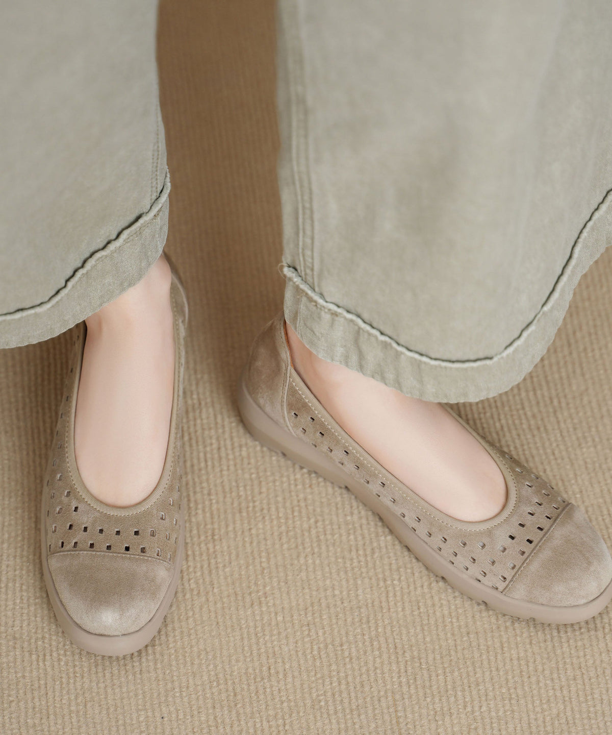 Beige Flat Shoes For Women Sheepskin Retro Hollow Out Flat Shoes