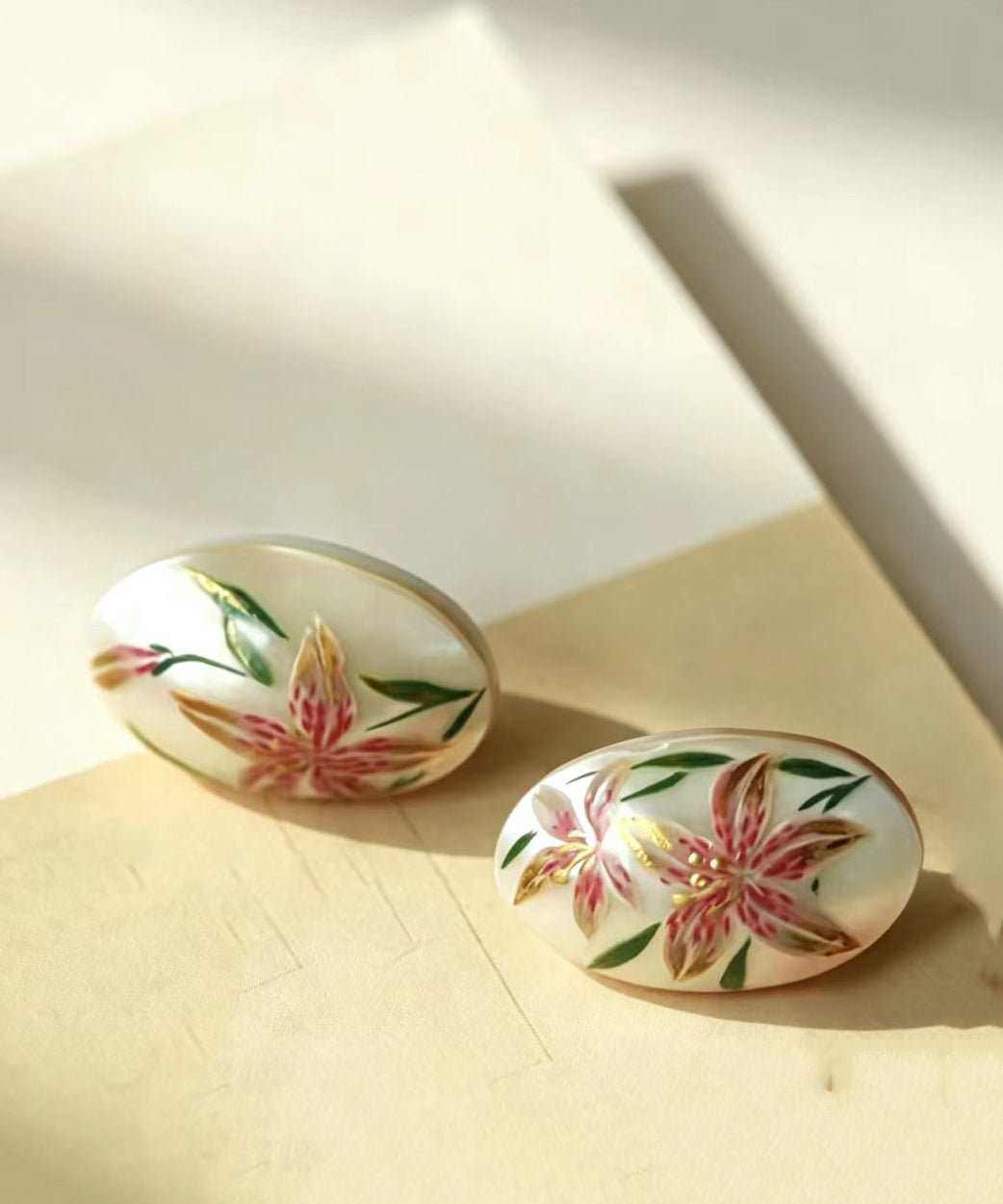 Chic Alloy Imitation Shell Lily Floral Stud Earrings
