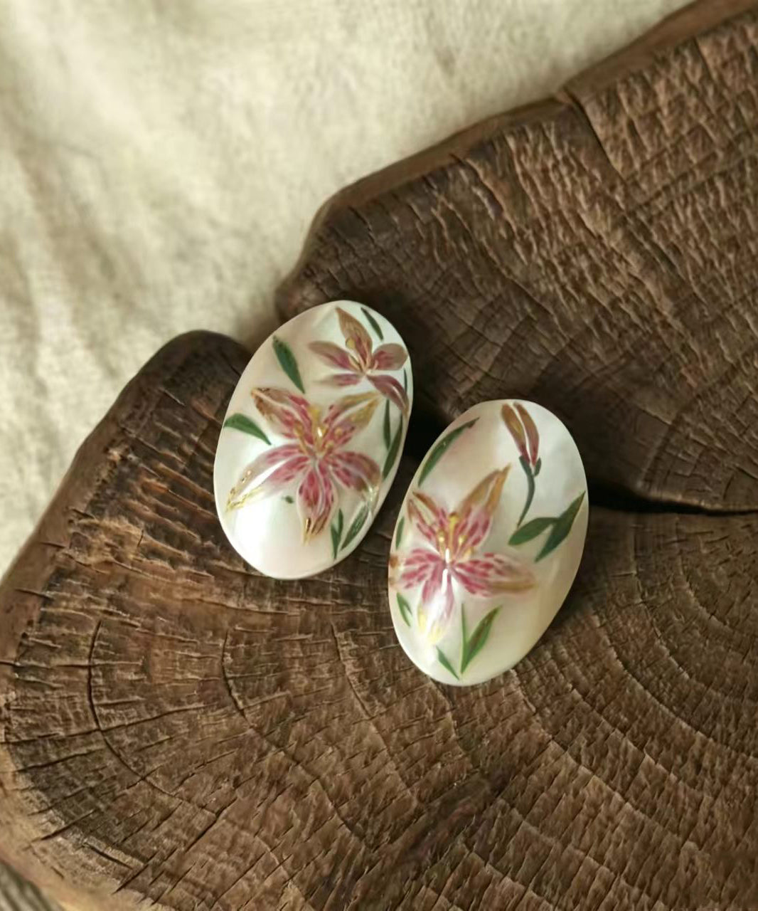 Chic Alloy Imitation Shell Lily Floral Stud Earrings