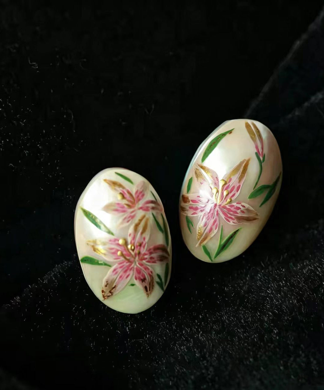 Chic Alloy Imitation Shell Lily Floral Stud Earrings