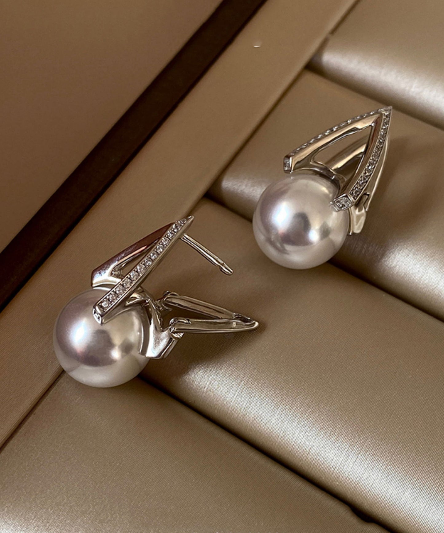 Chic Pearl Zircon Luxury Silver Stud Earrings