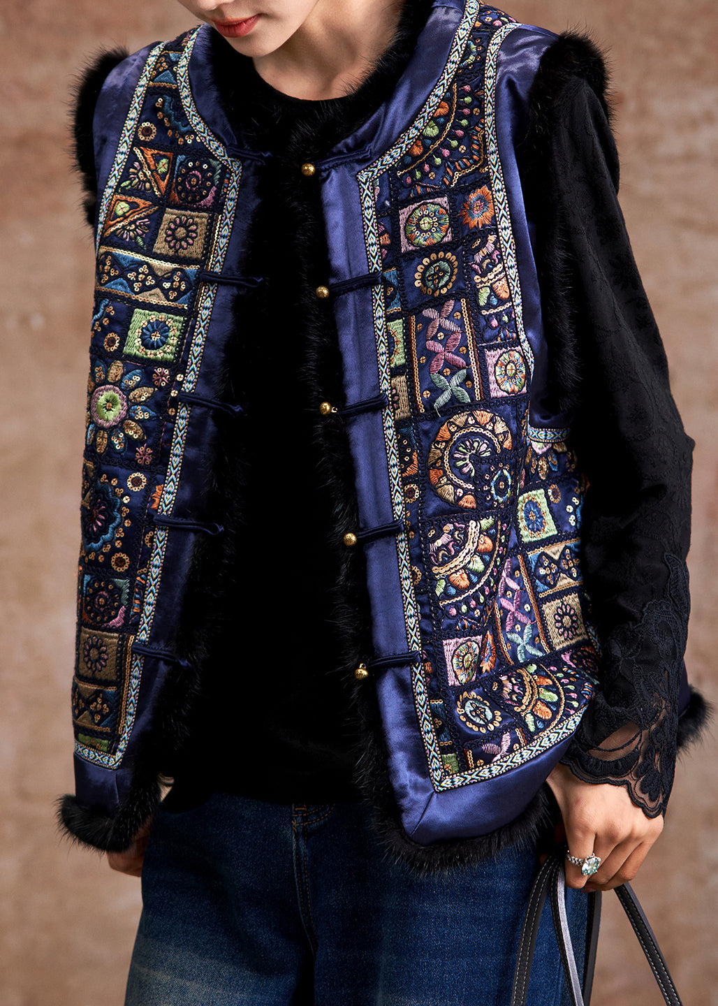 Chinese Style Blue Embroidered Button Mink Hair Waistcoat Sleeveless