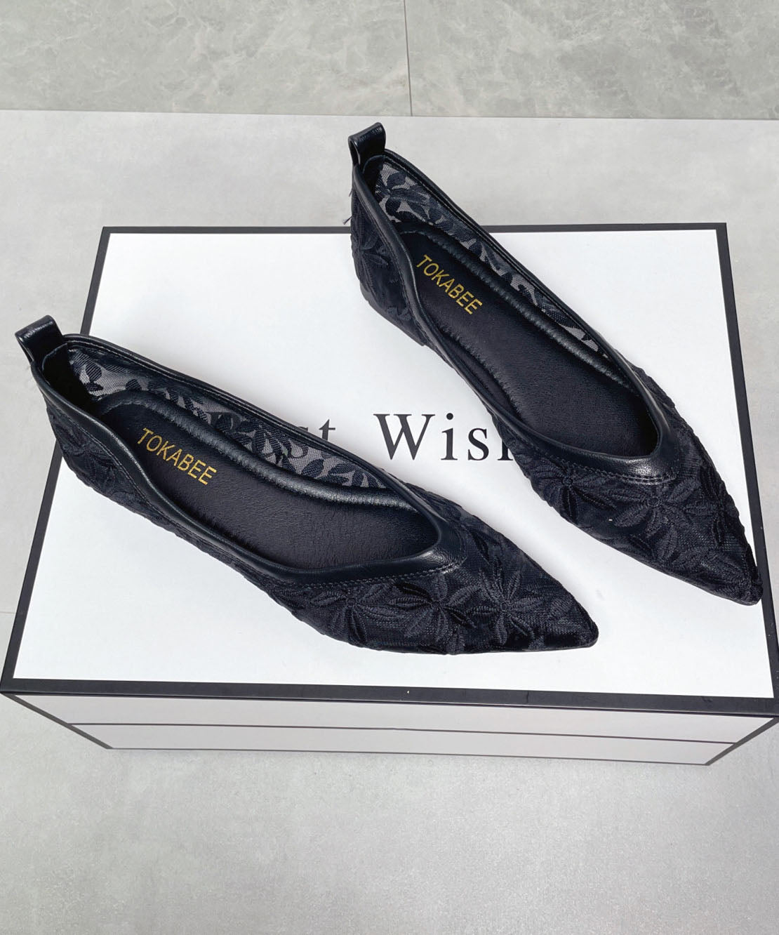 Classy Embroidered Flat Feet Shoes Black Breathable Mesh Pointed Toe