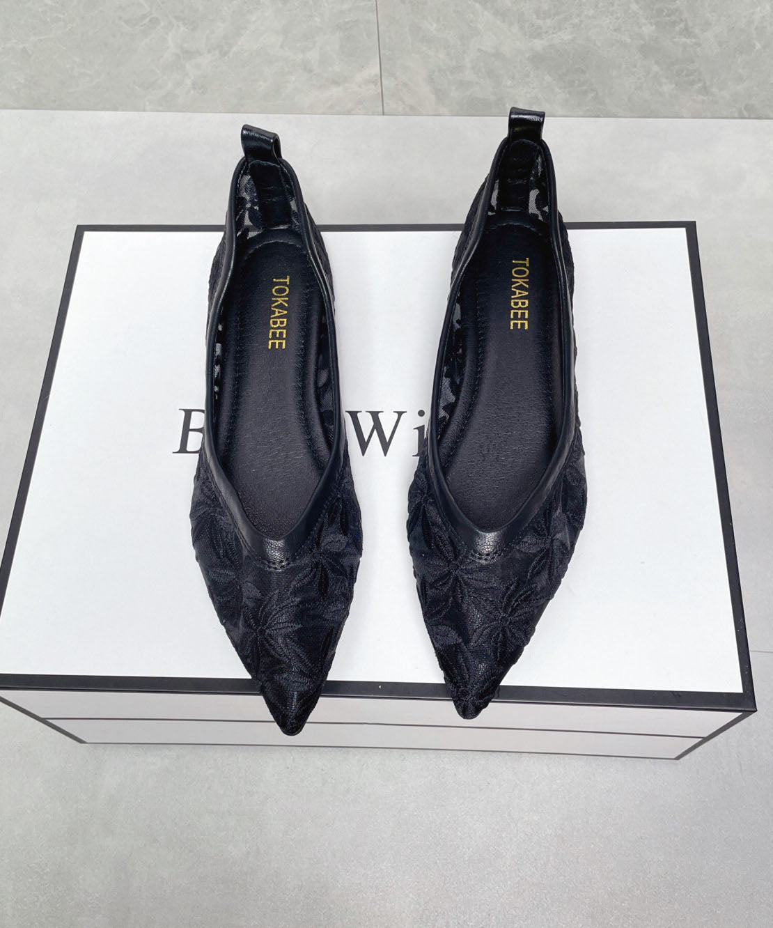 Classy Embroidered Flat Feet Shoes Black Breathable Mesh Pointed Toe