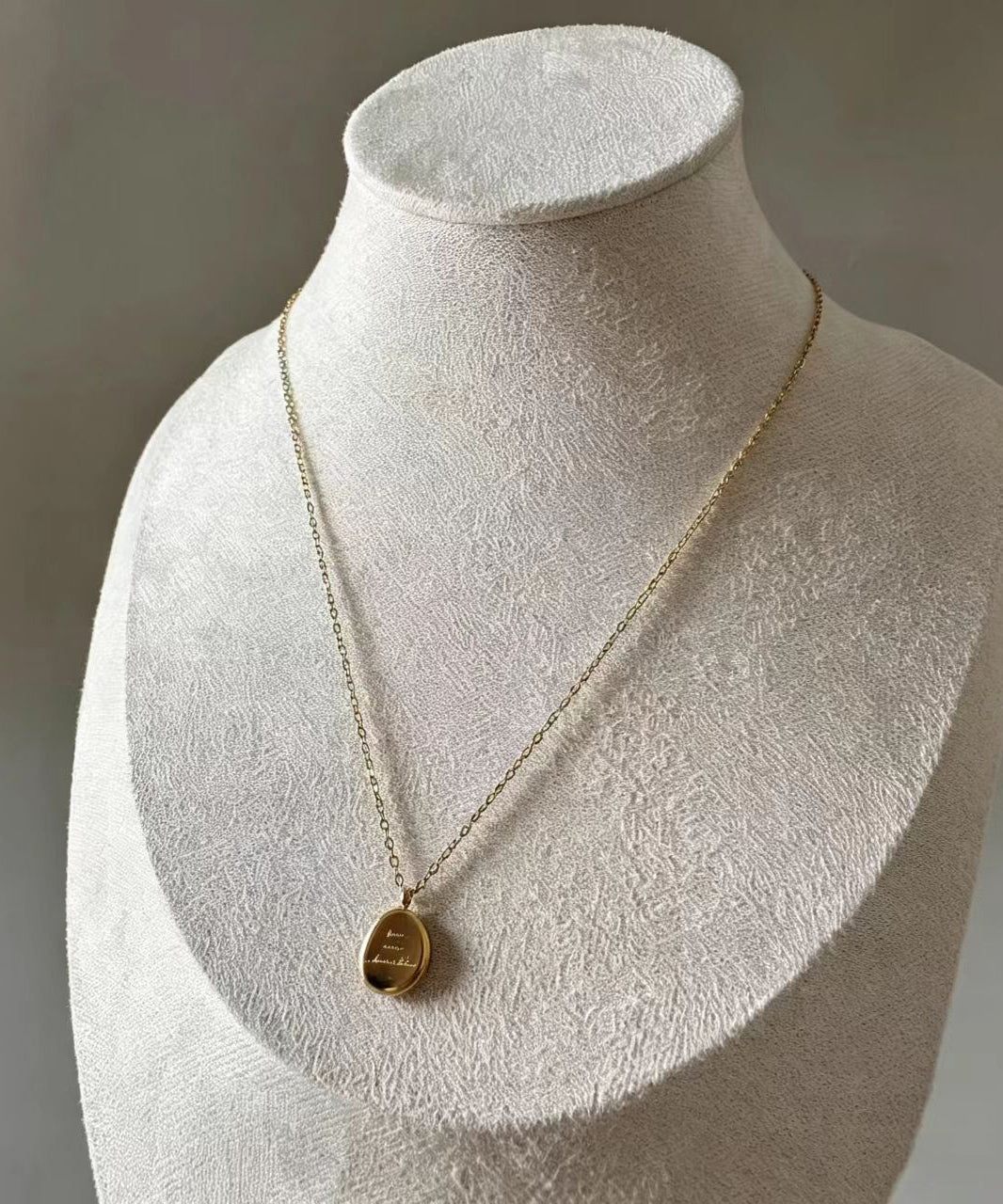 Classy Gold Czech Glass Pendant Necklace Two Piece Set