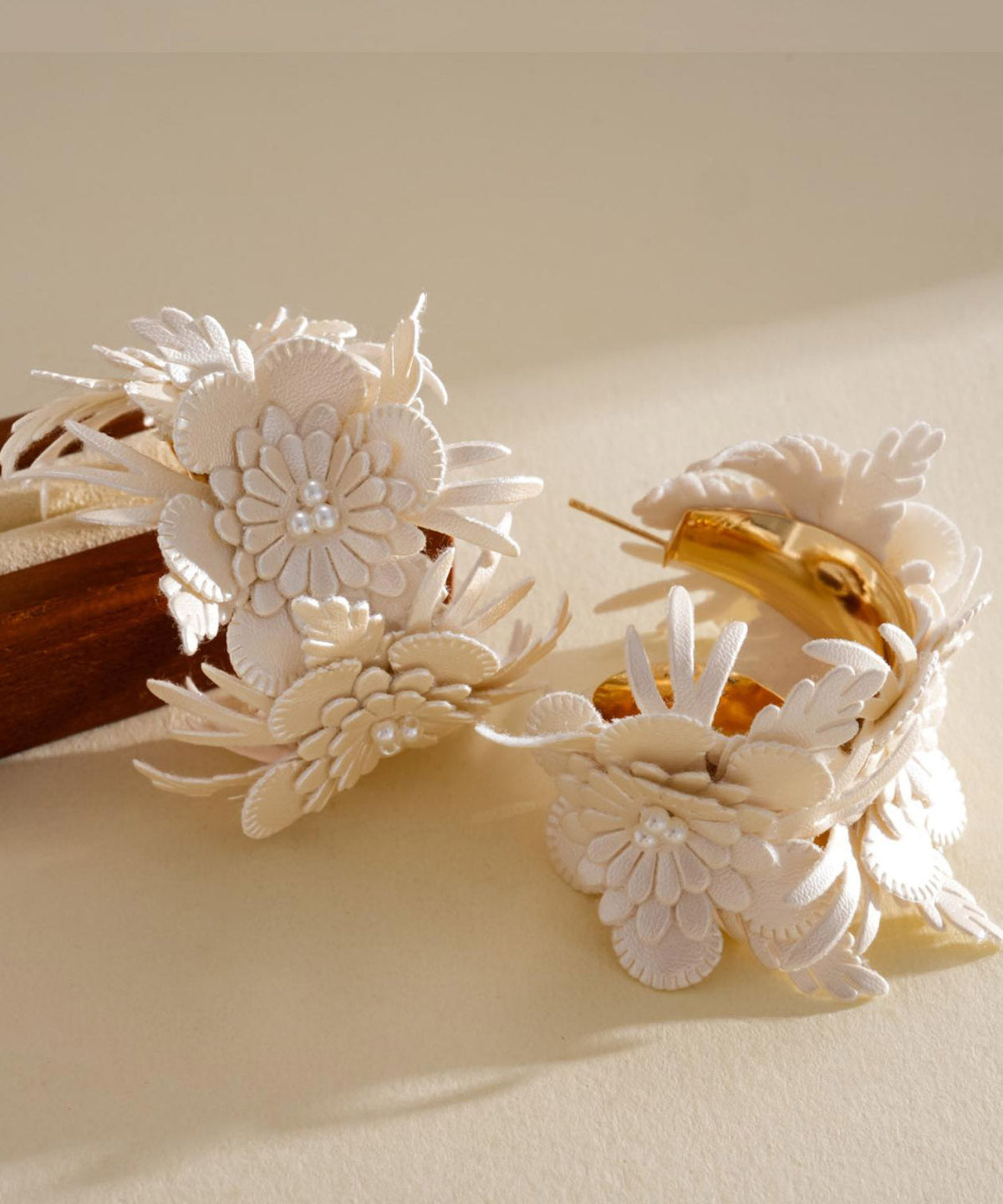 Classy White Copper Overgild Leather Floral C-Shaped Hoop Earrings