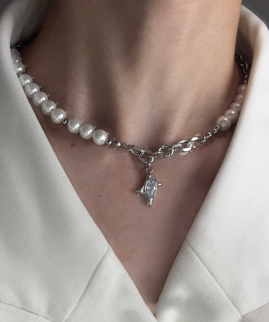 Classy White Pearl Patchwork Tungsten Steel Zircon Pendant Choker