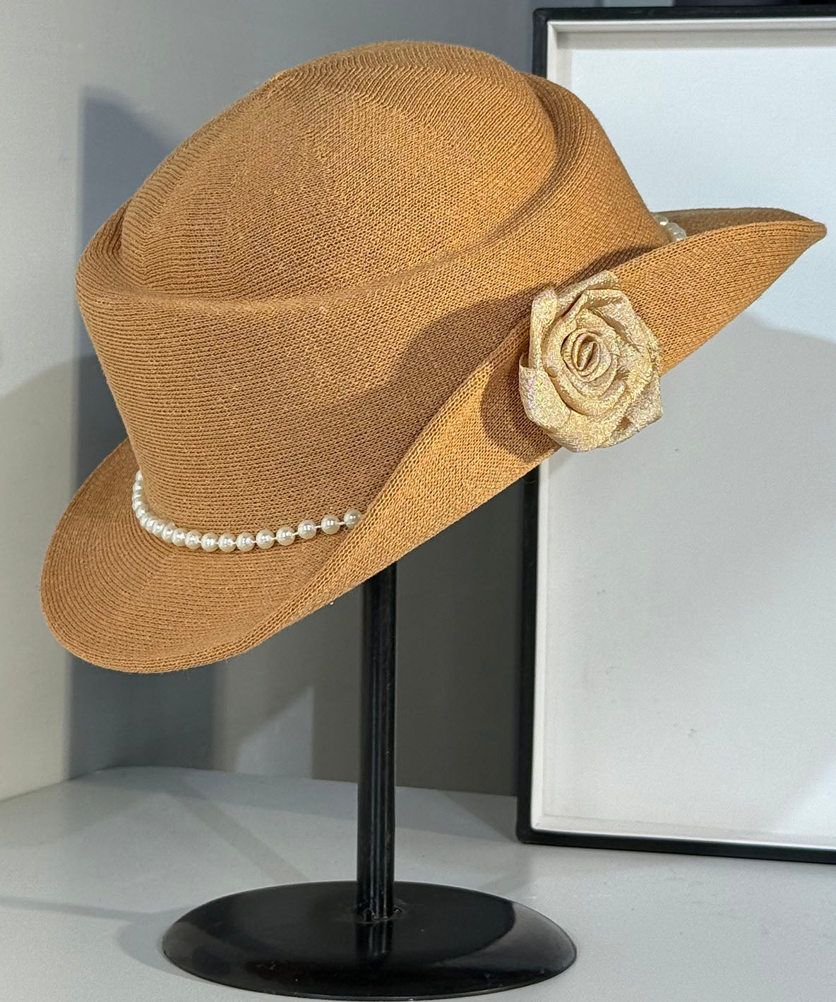Elegant French Beige Breathable Flower Pearl Cloche Hat