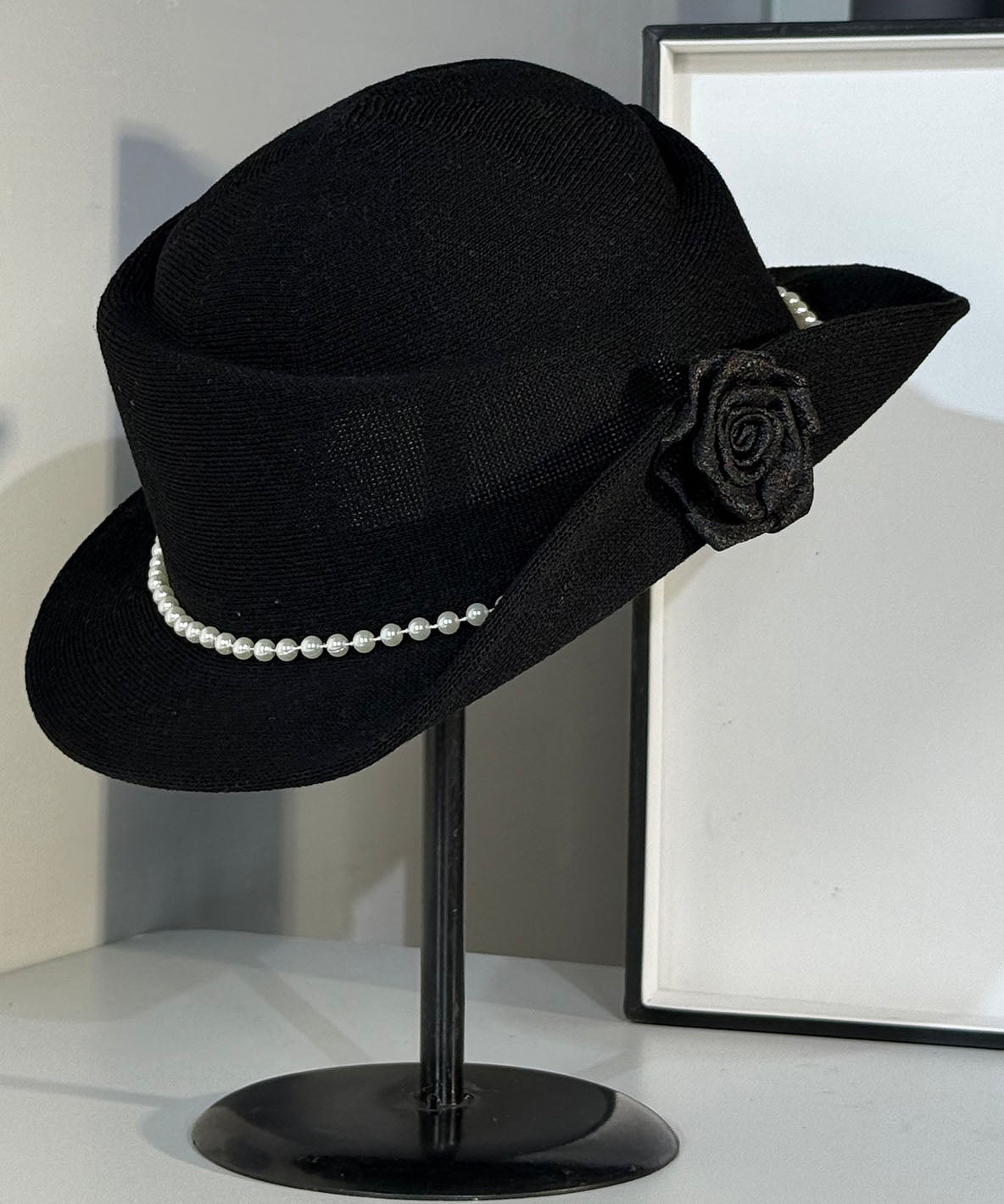 Elegant French Beige Breathable Flower Pearl Cloche Hat