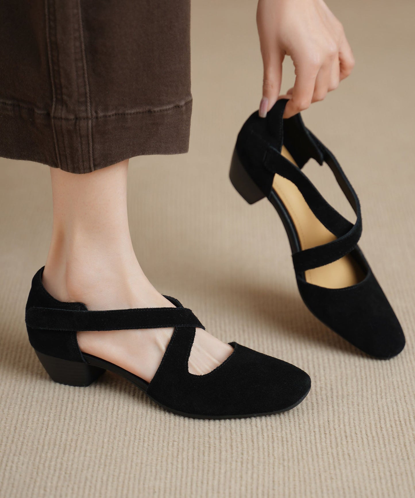 Elegant Hollow Out Splicing Chunky Sandals Light Khaki Suede