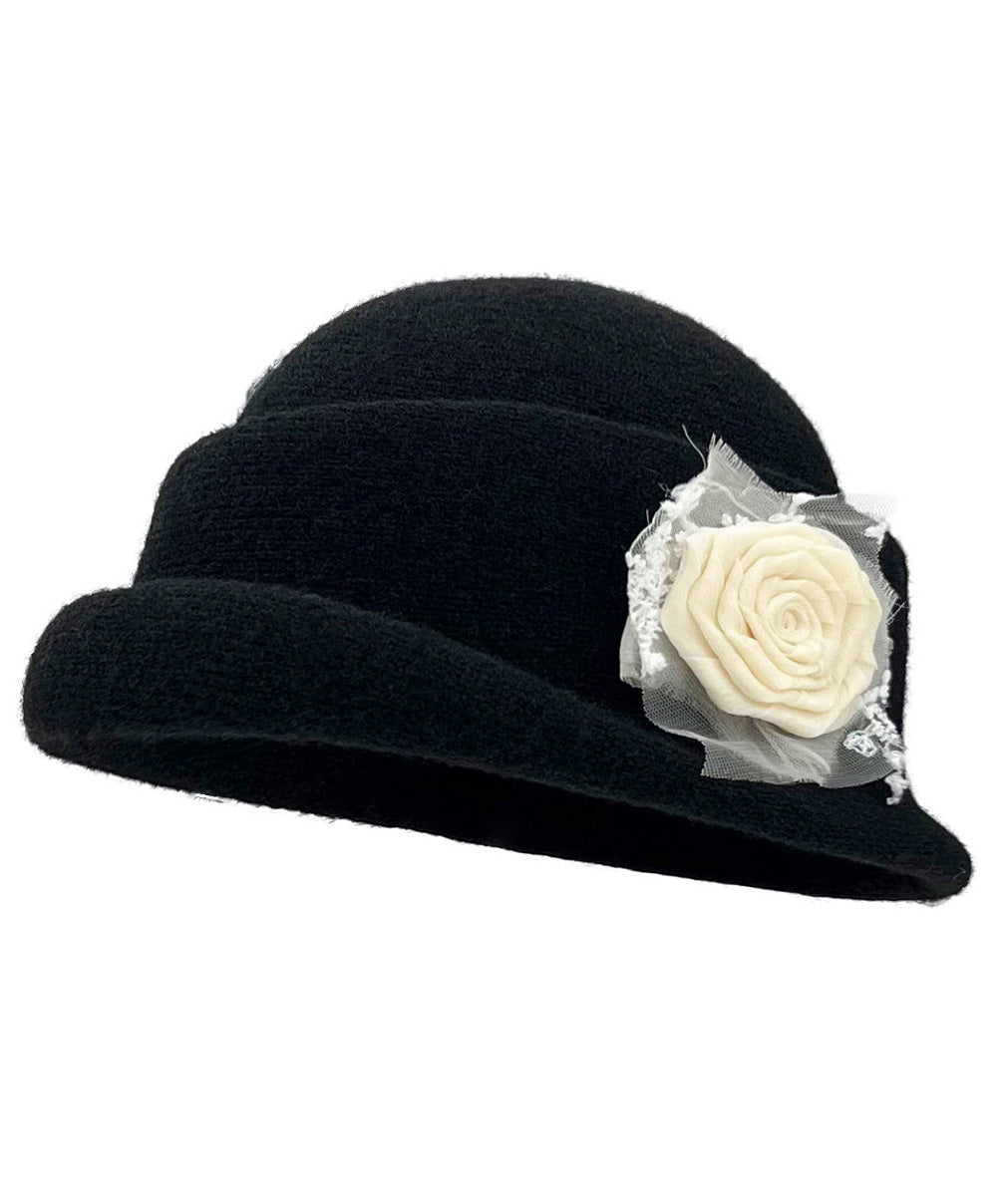 Elegant Stylish Beige Floral Knit Beret Hat