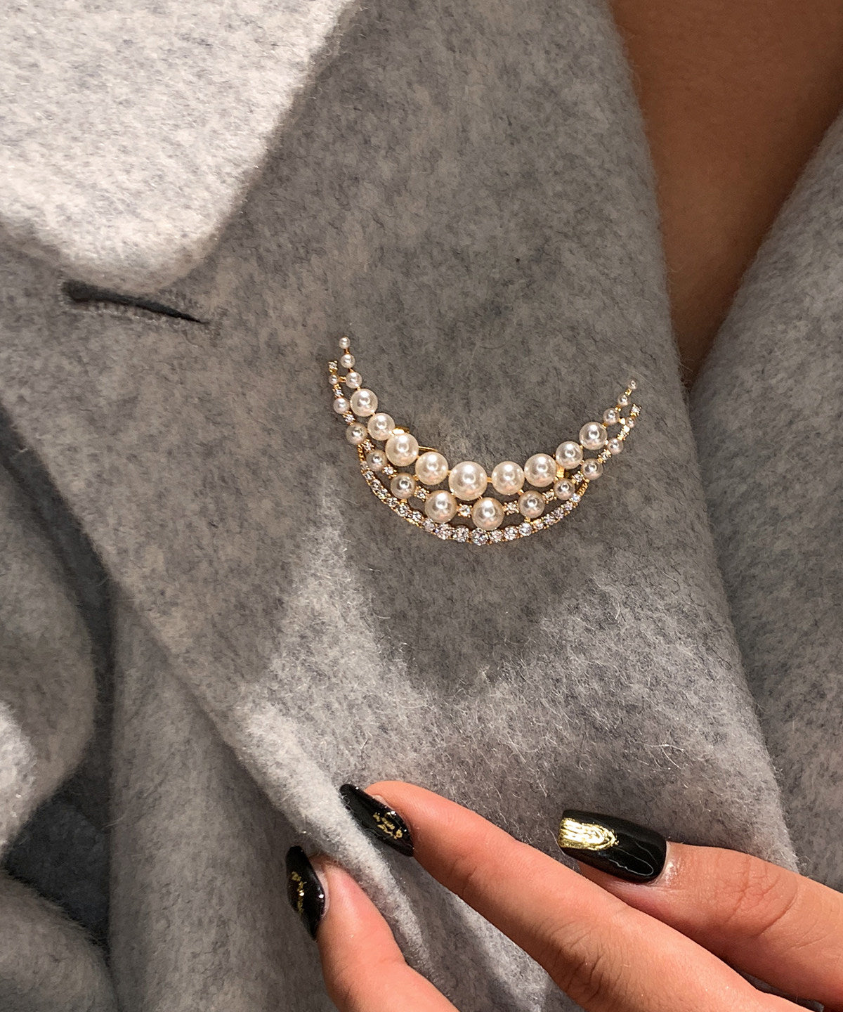 Elegant White Pearl Moon Shaped Fine Zircon Brooch