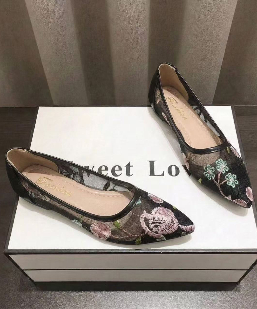 Fine Beige Embroidered Flat Sandals Soft Water Sandals