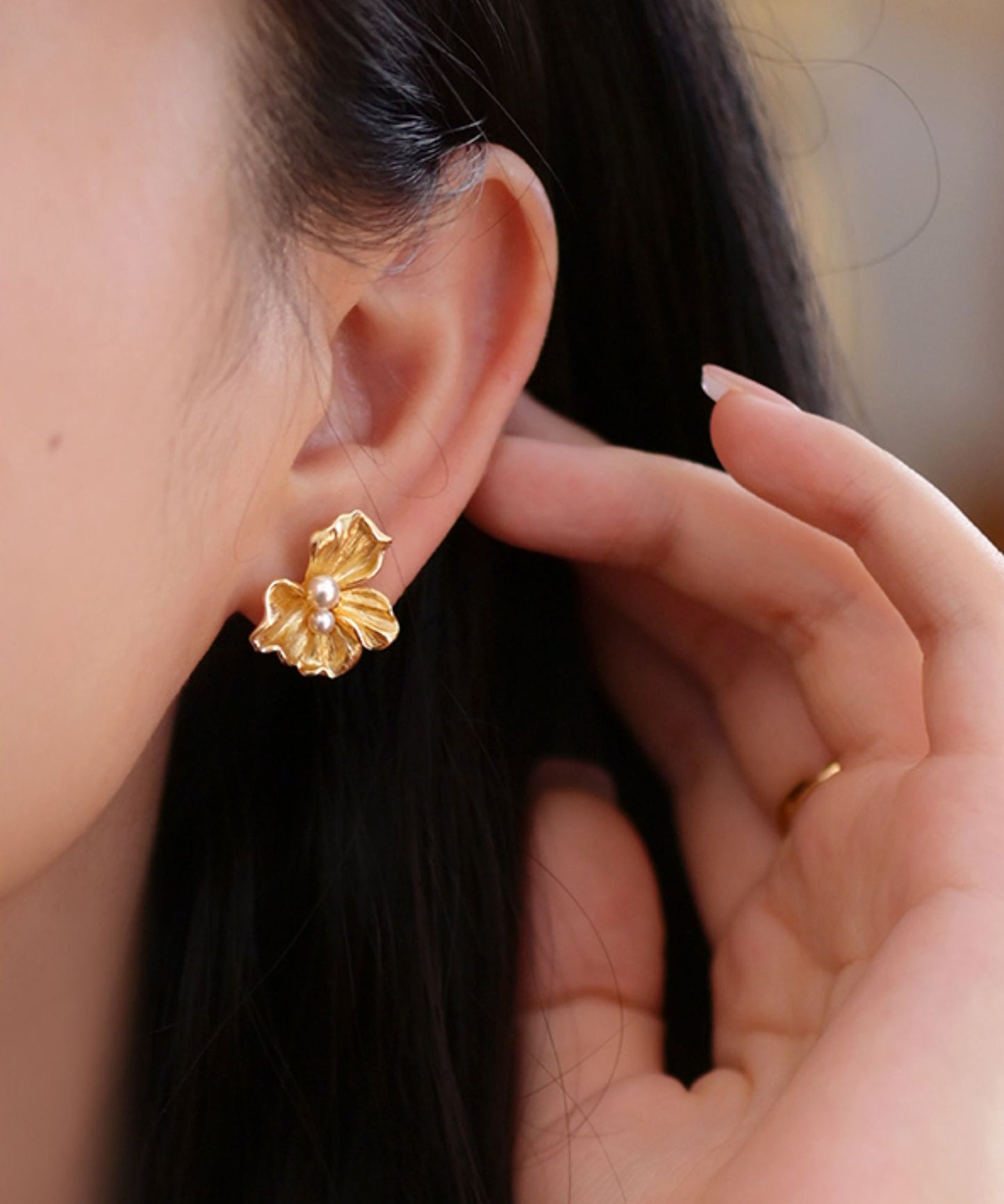 Fine Gold Floral Pearl 14K Gold Stud Earrings