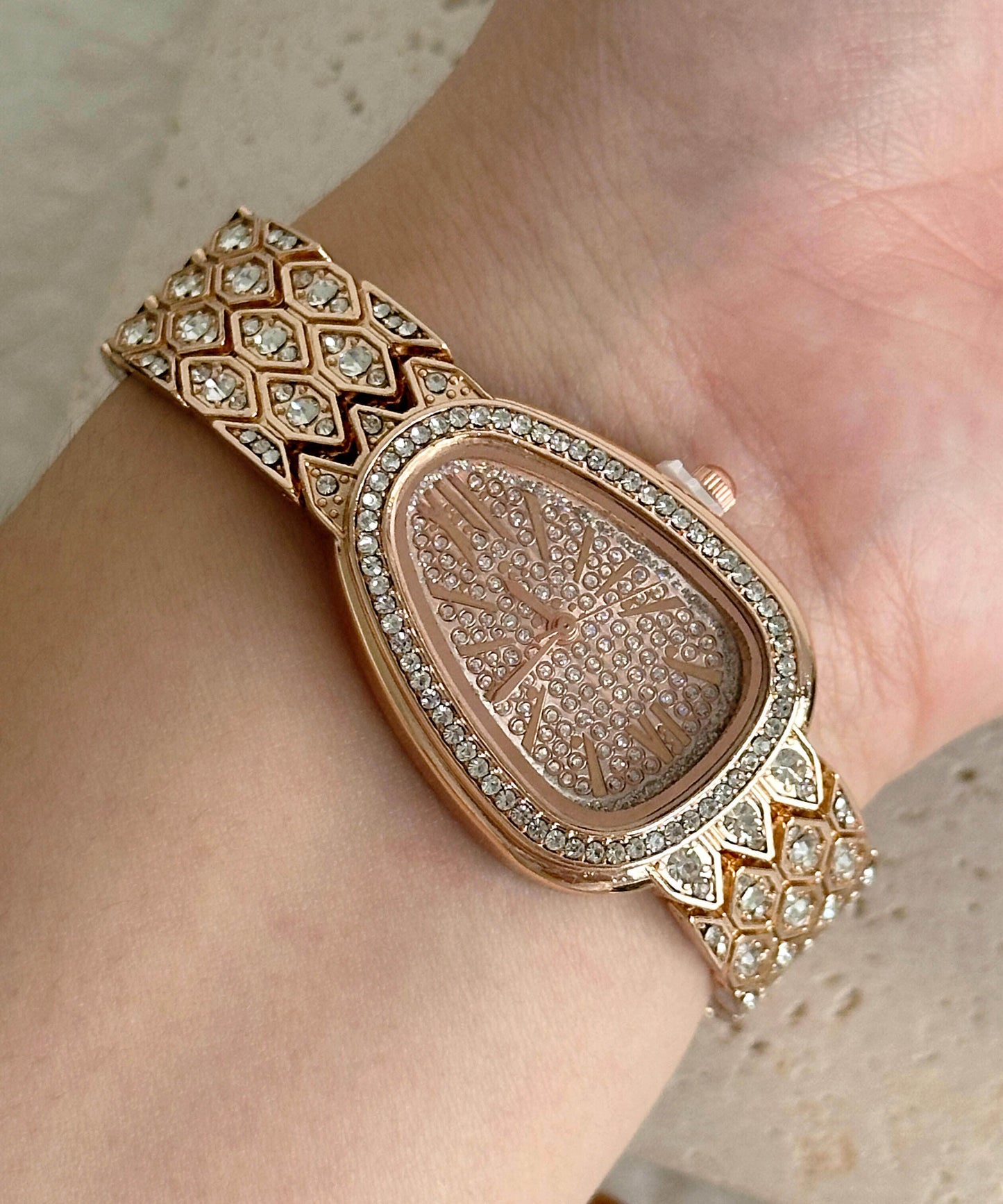 Fine Rose Metal Zircon Quartz Movement Snakelike Watches