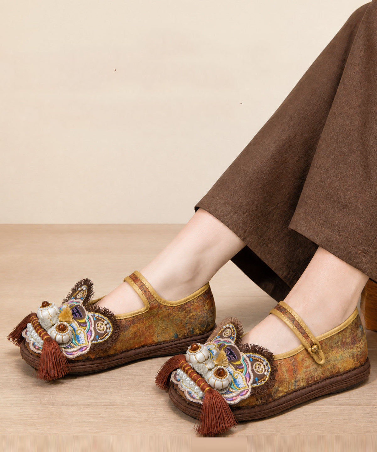 Fine Tiger Flat Shoes For Women Chinese Style Embroidered Flat Shoes