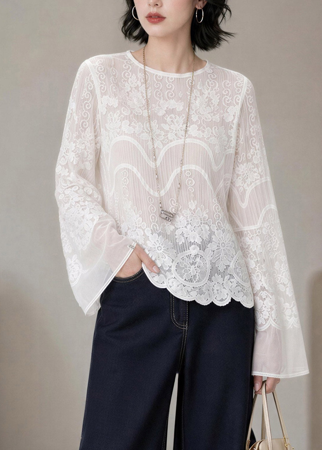 Fine White O-Neck Lace Tops Flare Sleeve