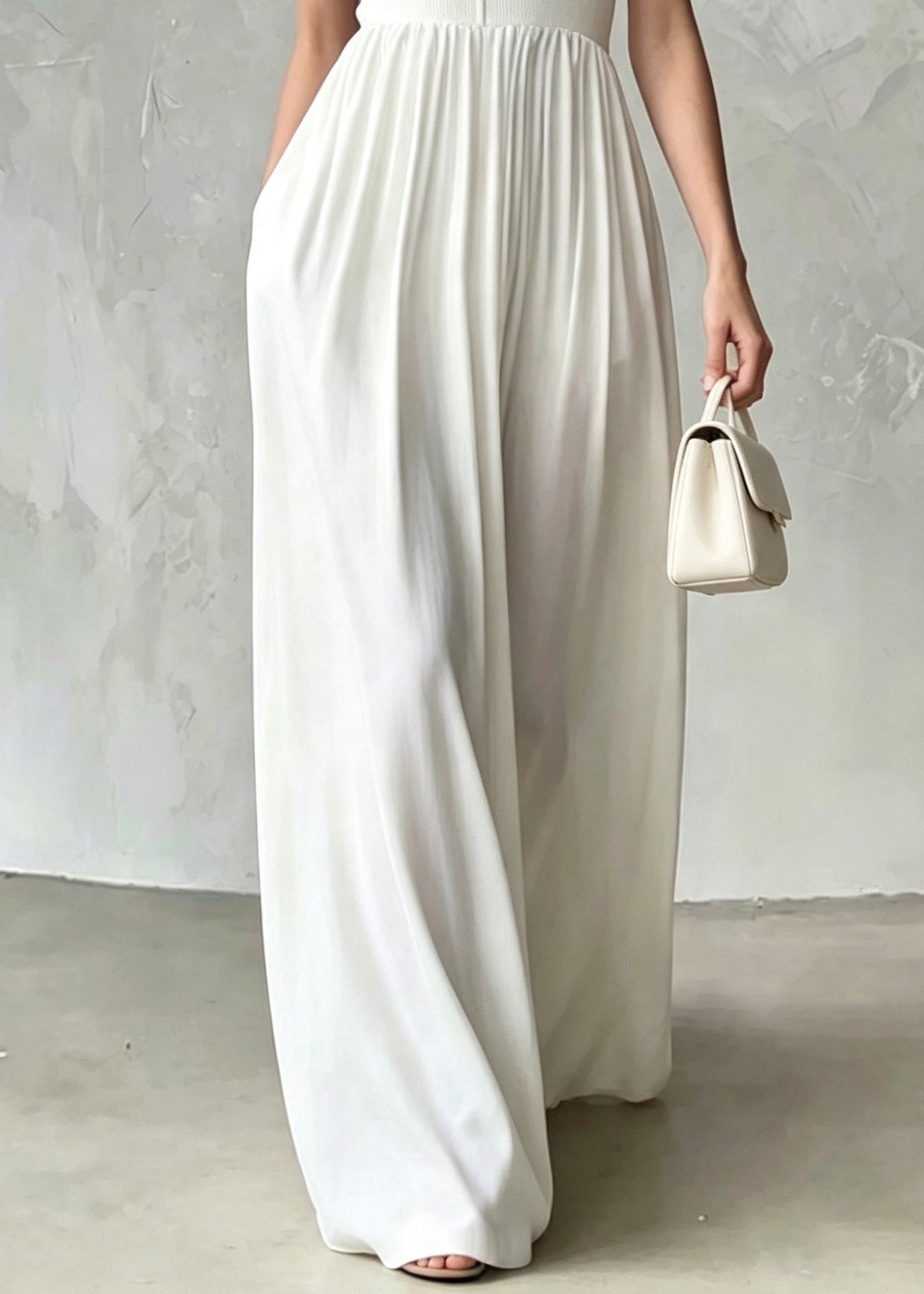 Fine White O-Neck Wrinkled Exra Large Hem Long Dress Sleeveless
