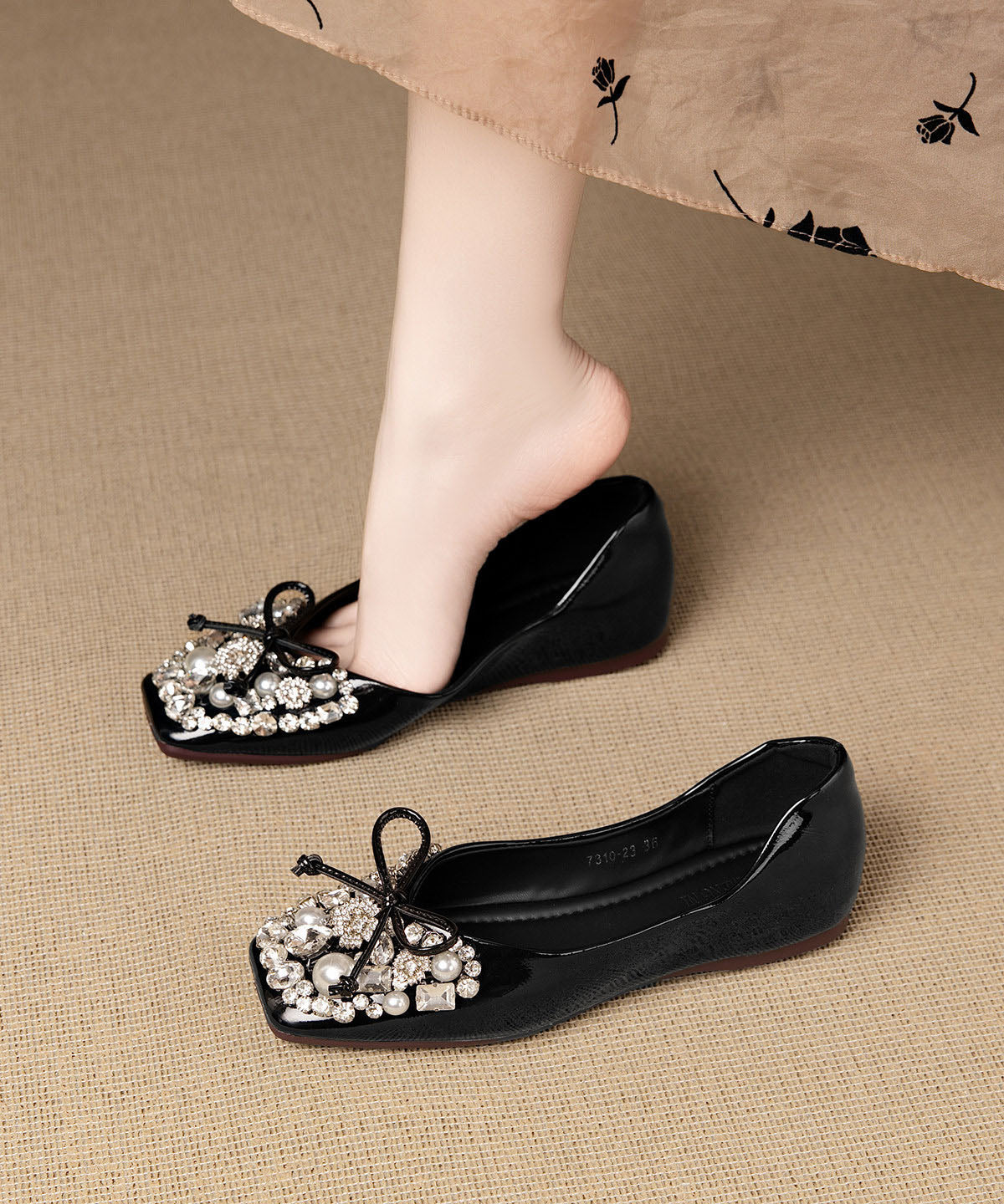 Gold Sheepskin Bow Zircon Nail Bead Splicing Flat Shoes