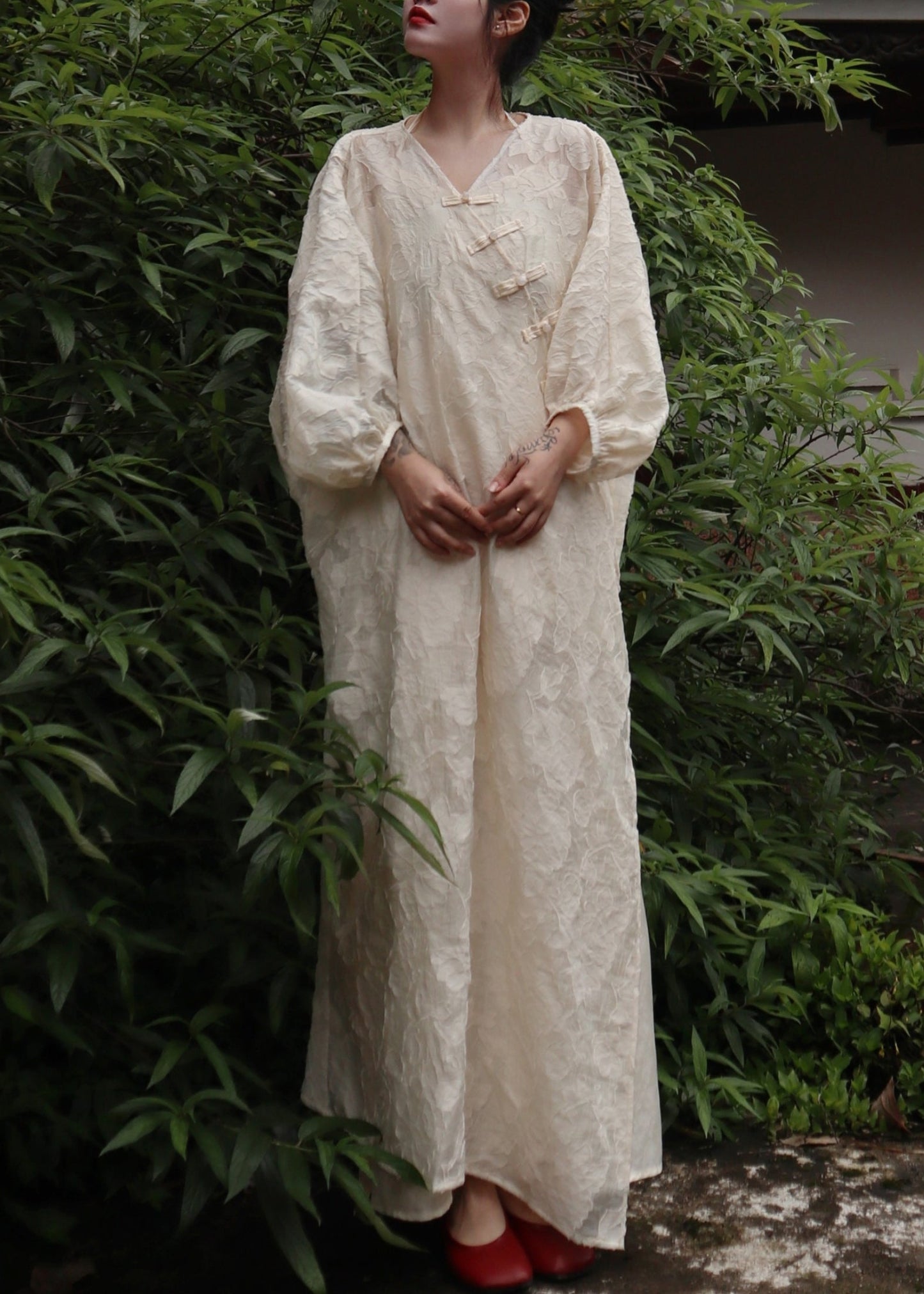 Jacquard White V Neck Long Dresses Three Quarter Lanterne Sleeve