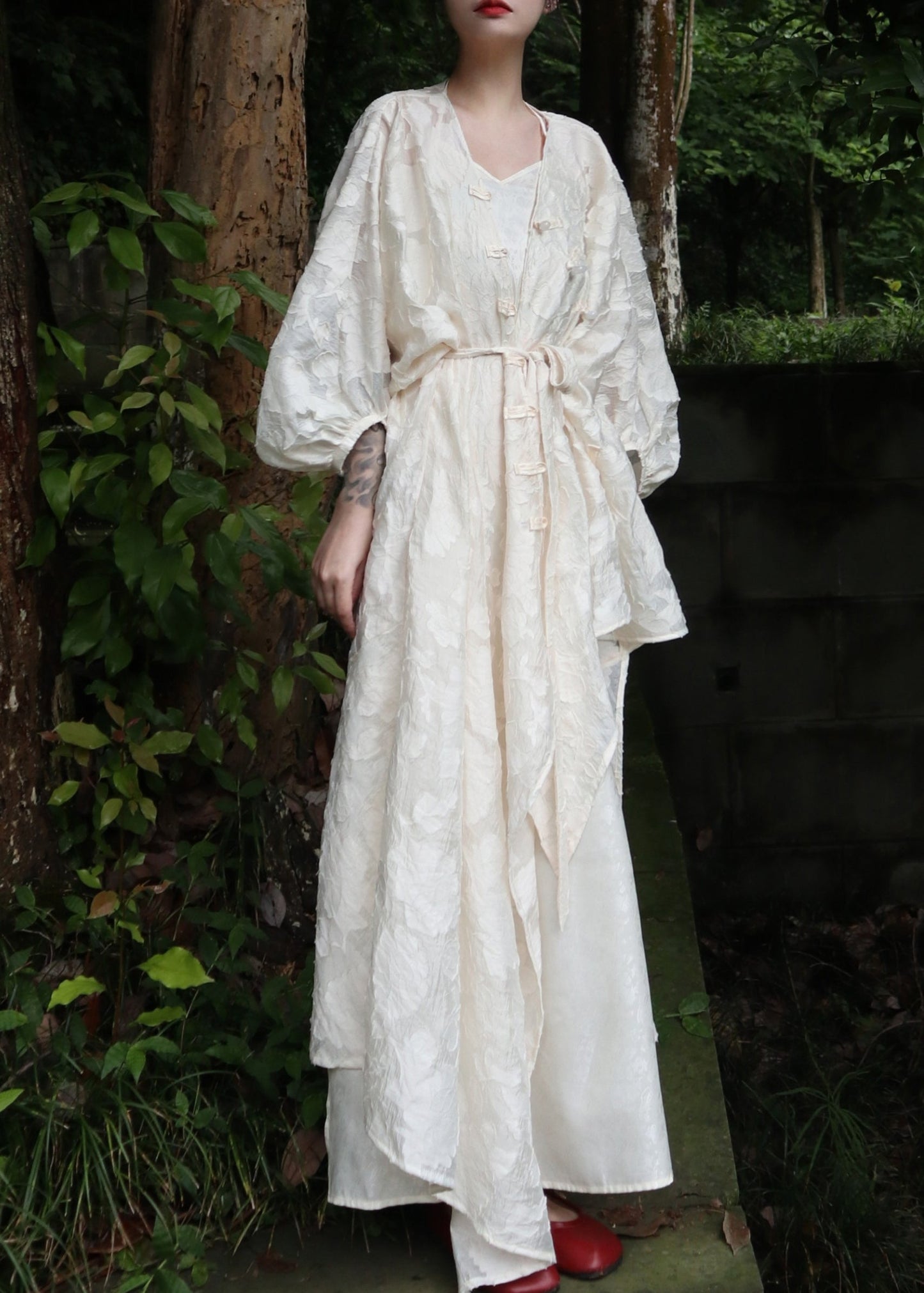 Jacquard White V Neck Long Dresses Three Quarter Lanterne Sleeve