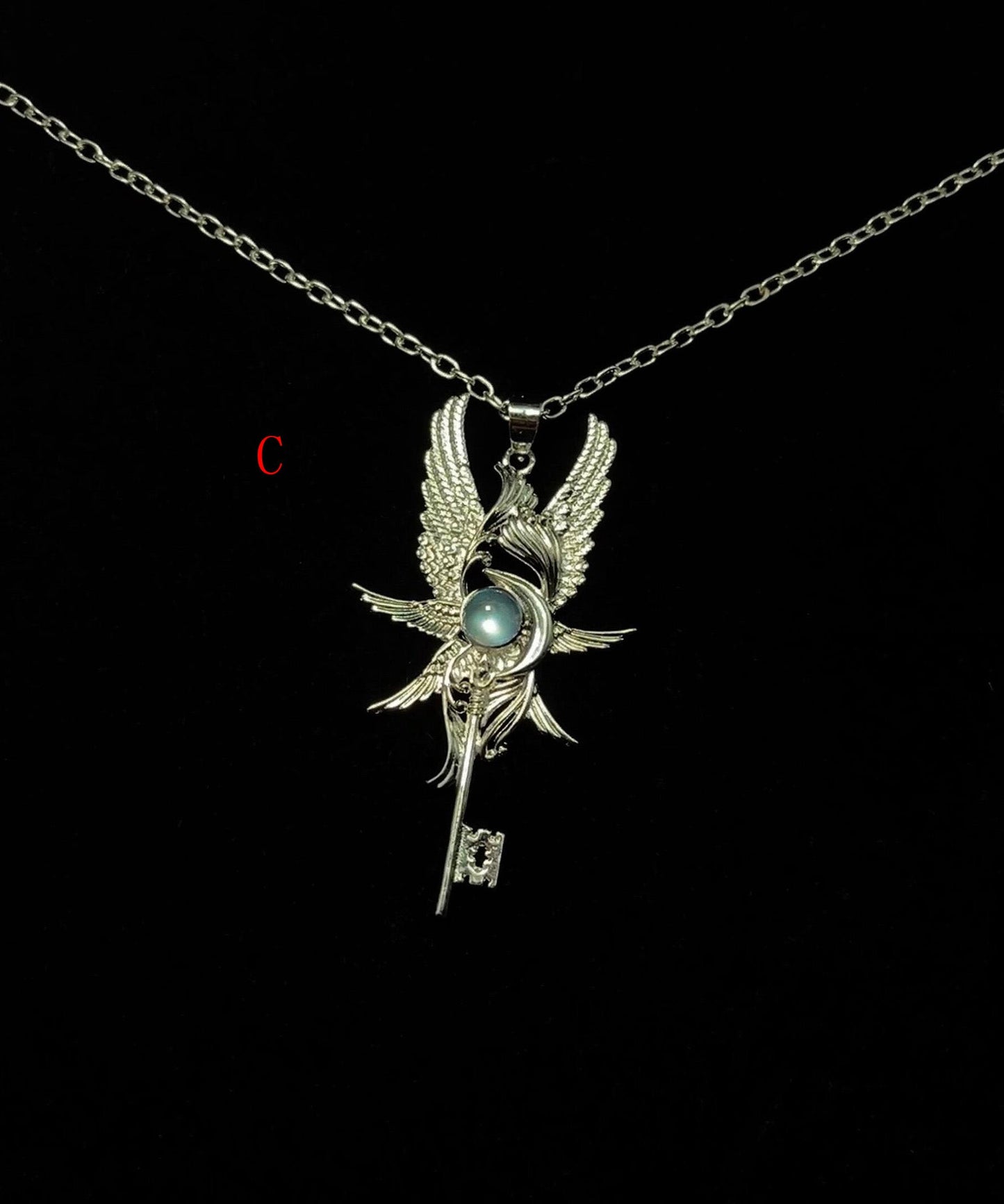 Light Luxury Design Metal Pendant Necklace
