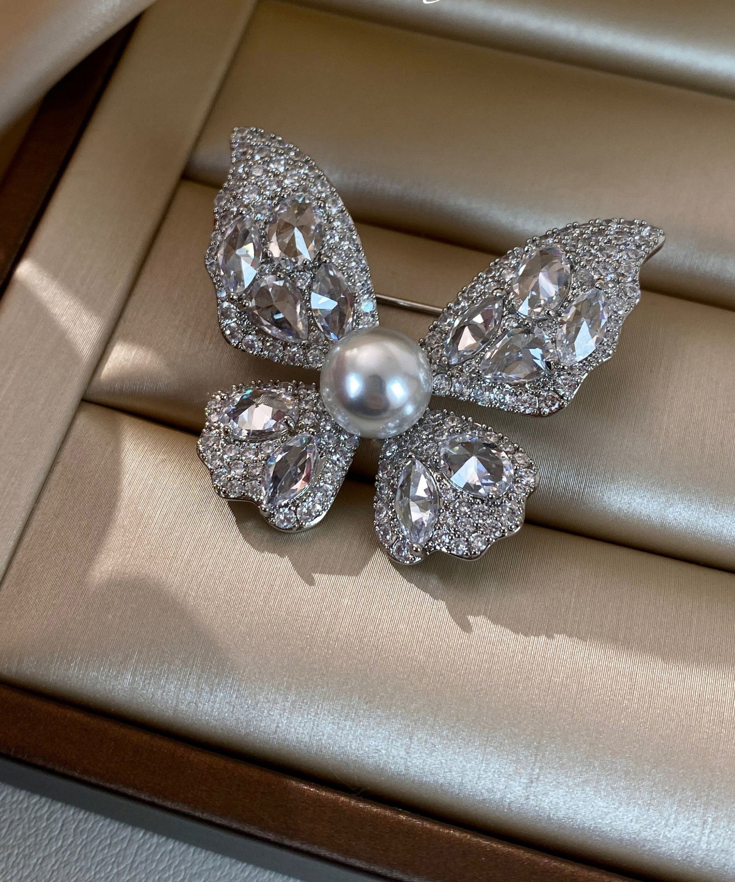 Light Luxury Zircon Pearl Butterfly Brooches