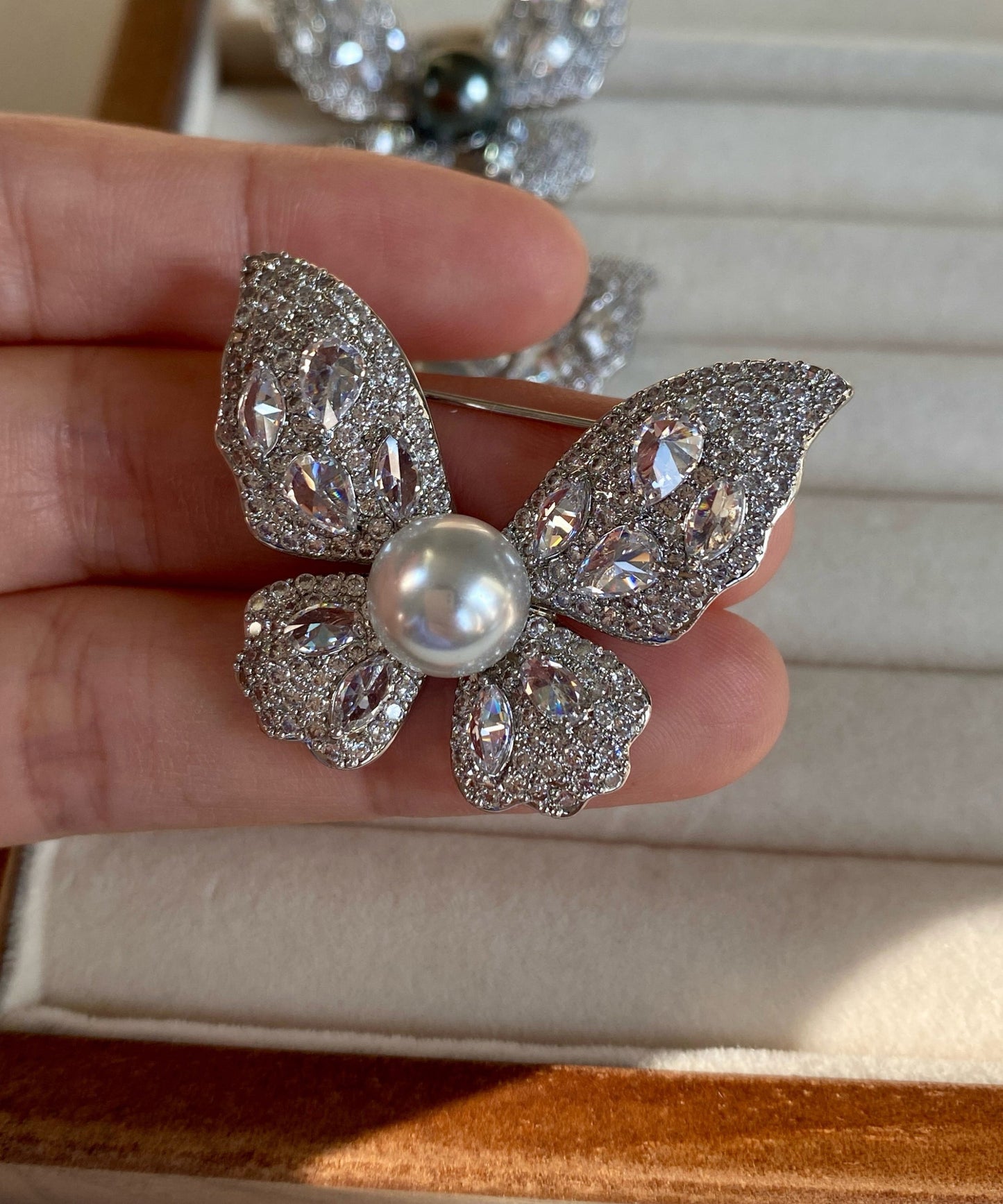 Light Luxury Zircon Pearl Butterfly Brooches