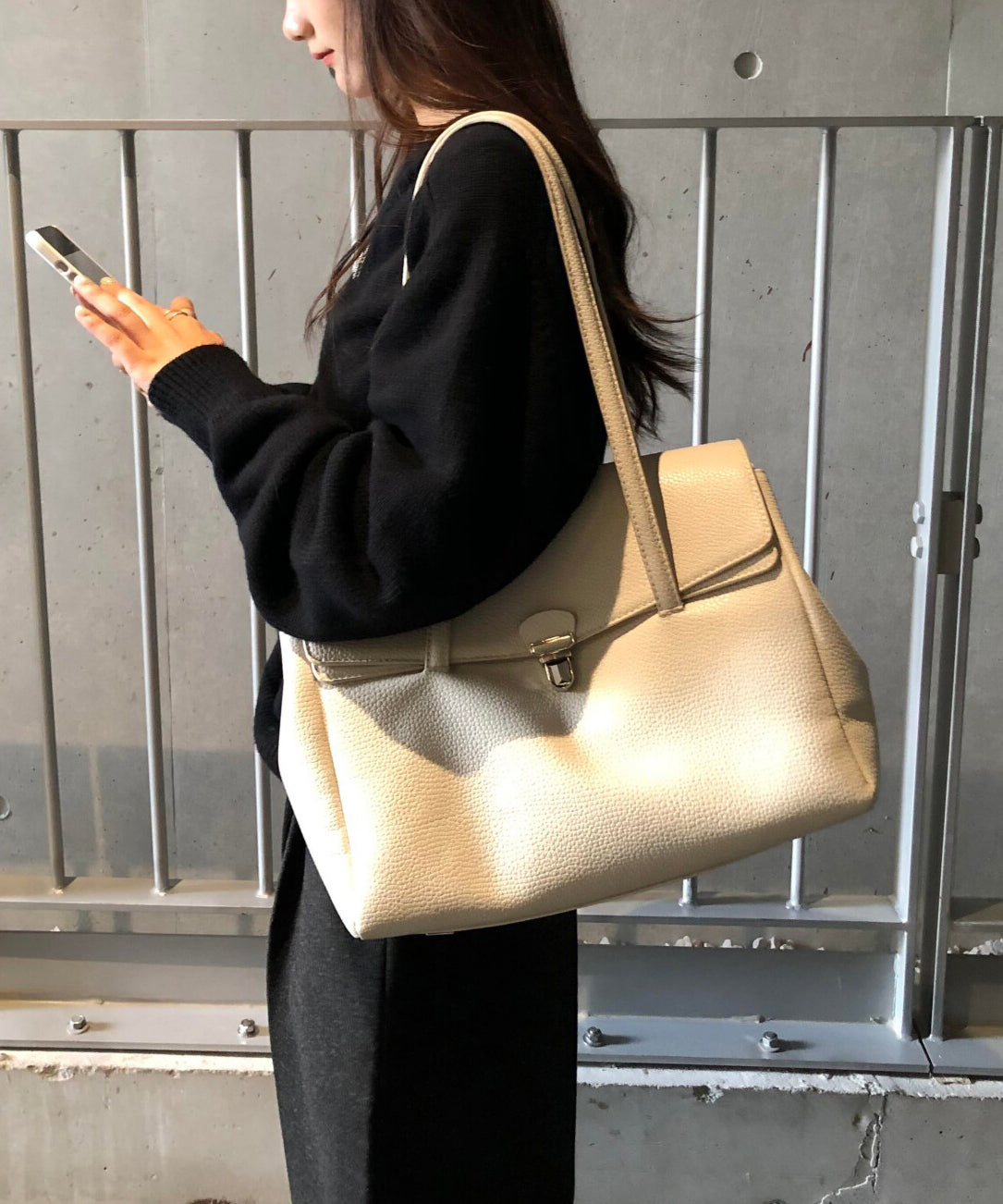 Modern White Large Capacity Faux Leather Shoulder Bag