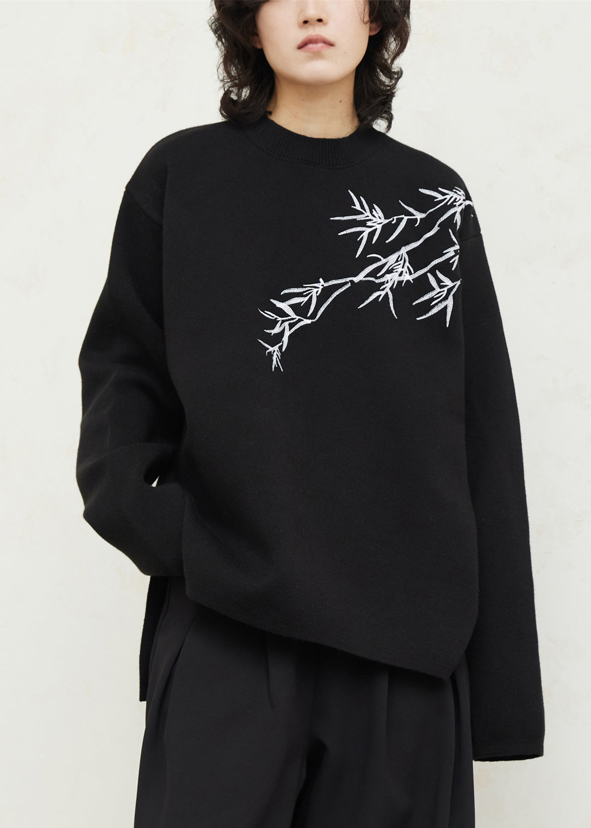 Original Design Black O-Neck Embroidered Thick Cotton Knit Sweaters Fall