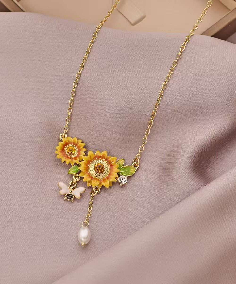Original Design Yellow Alloy Enamel Sunflower Bee Pearl Pendant Necklace Three-Piece Set