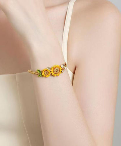 Original Design Yellow Alloy Enamel Sunflower Bee Pearl Pendant Necklace Three-Piece Set