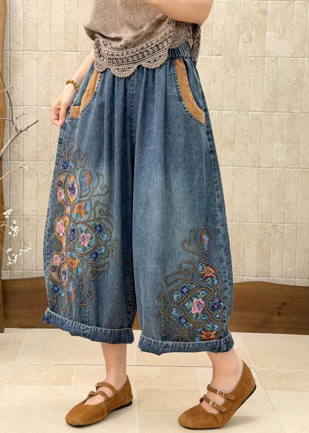 Plus Size Blue Embroidered Pockets Elastic Waist Crop Jeans Fall