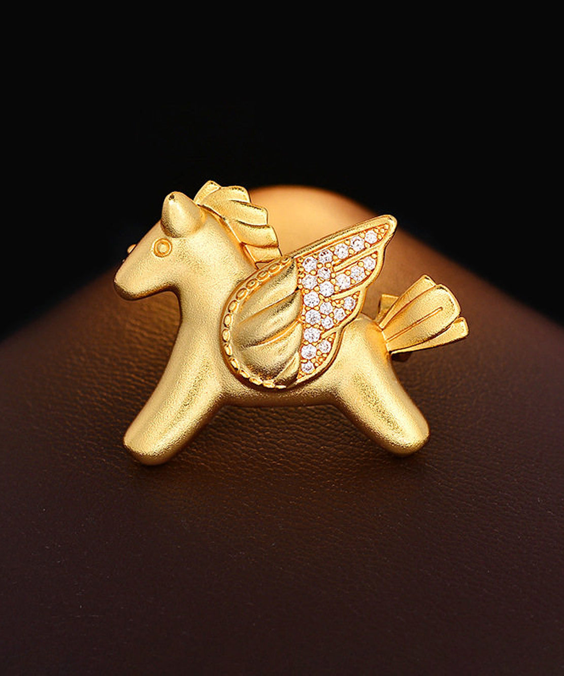 Retro Gold Zircon Alloy Pegasus Lapel Pin Brooches
