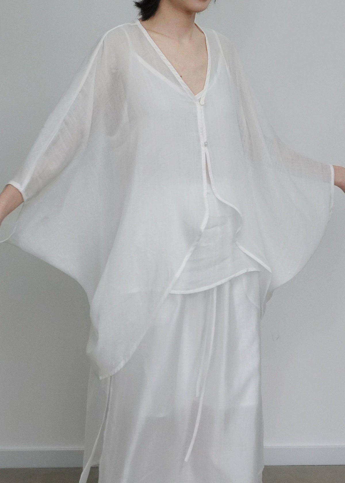 Simple White V Neck Tie Lace Cardigans And Vest Two Piece Set Batwing Sleeve