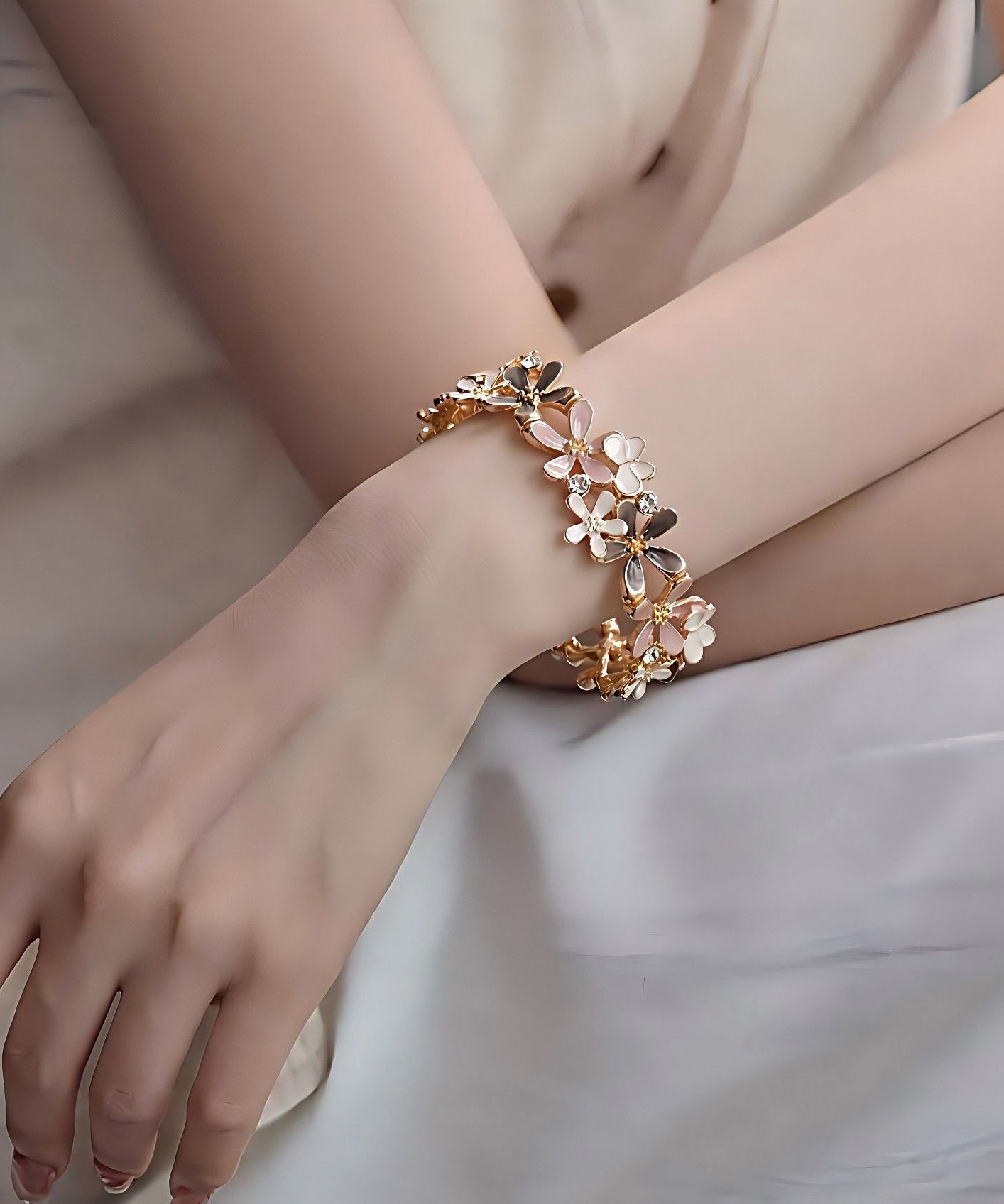 Stylish Rainbow Alloy Zircon Hollow Out Floral Bangle