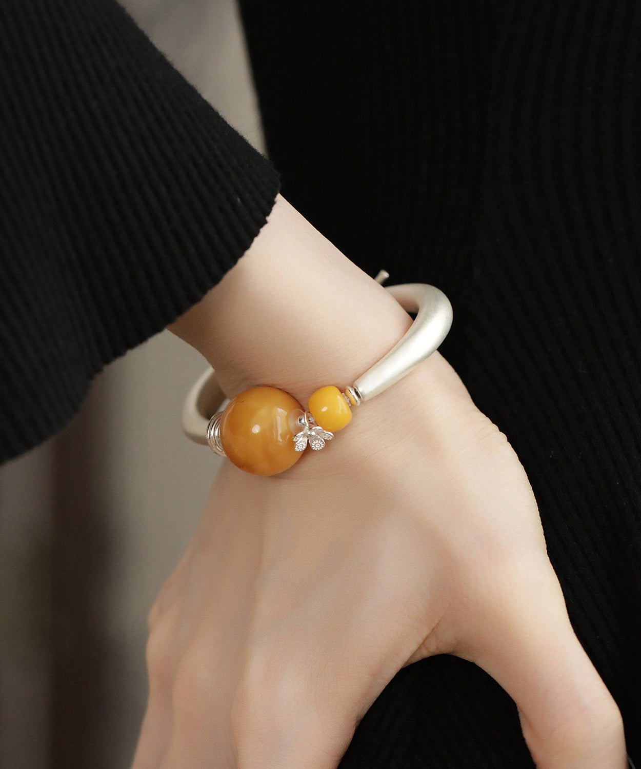 Stylish Silk 925 Silver Imitation Amber Round Bead Bangle