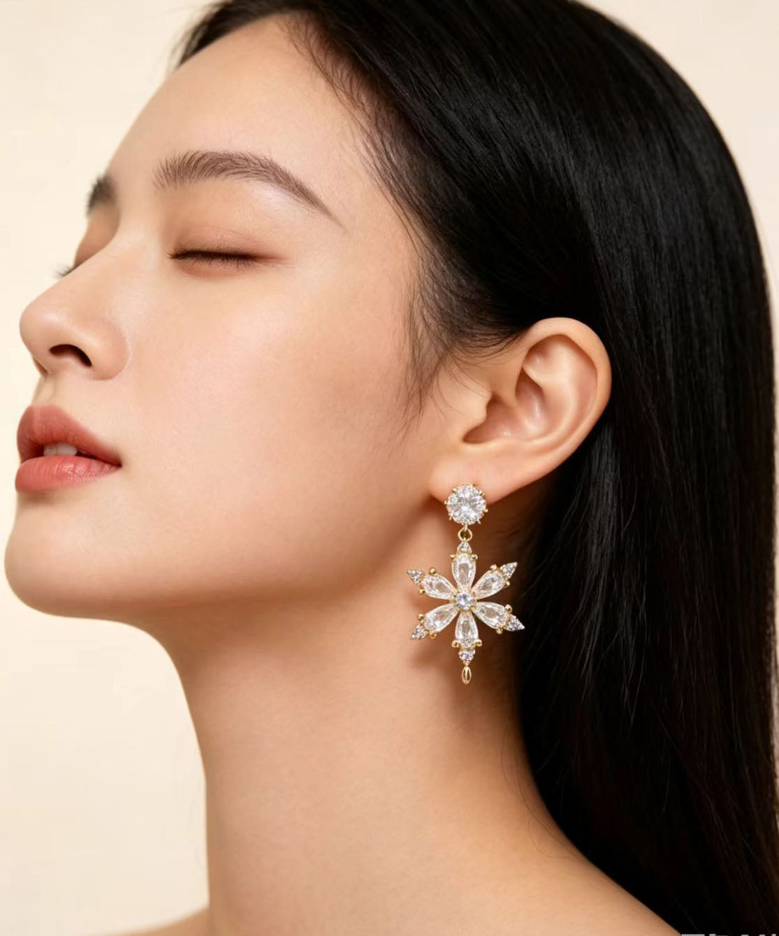 Stylish White Shar Sparkling Zircon Drop Earrings