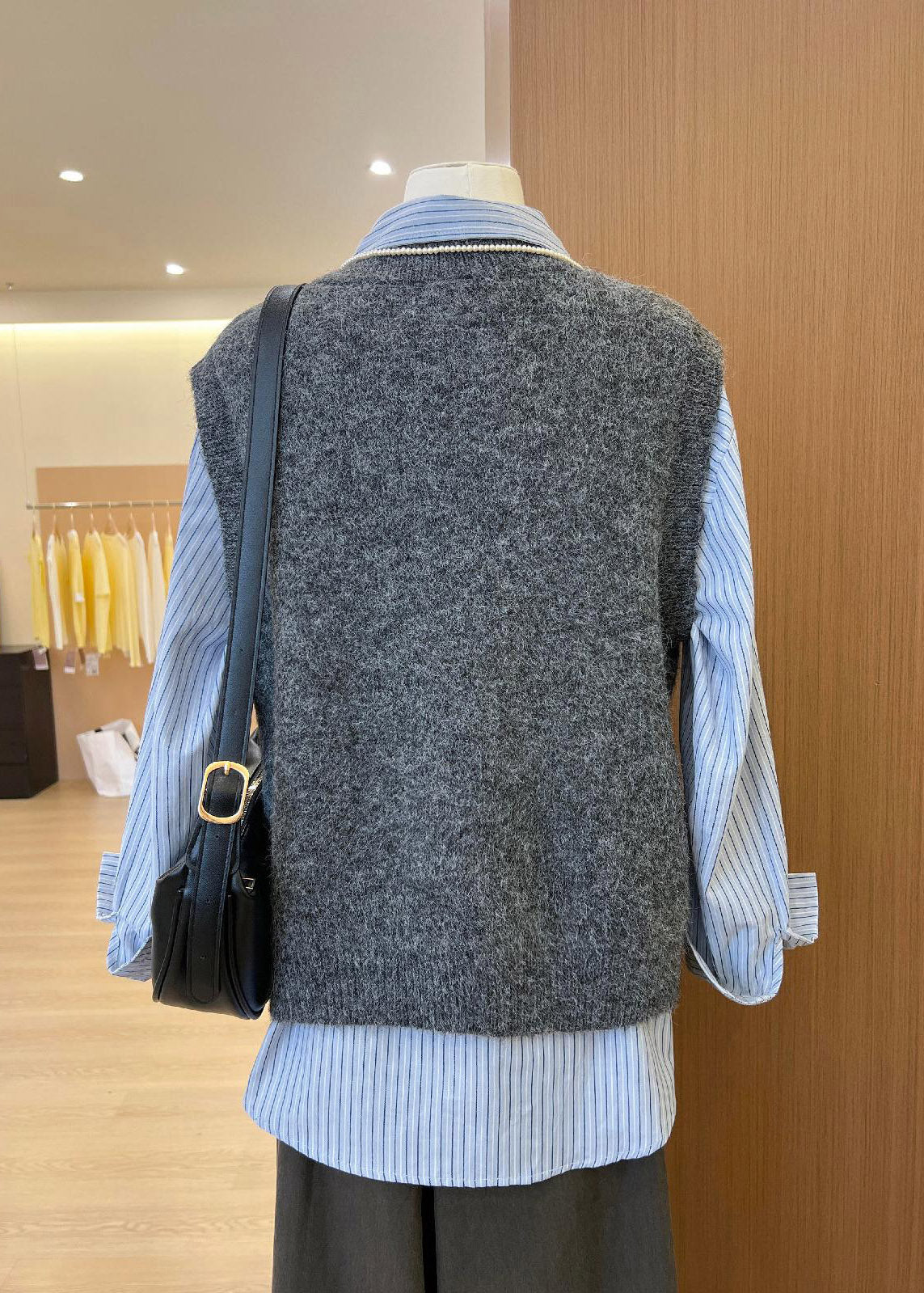 Unique Dark Grey O-Neck Embroideried Knit Vest Sleeveless