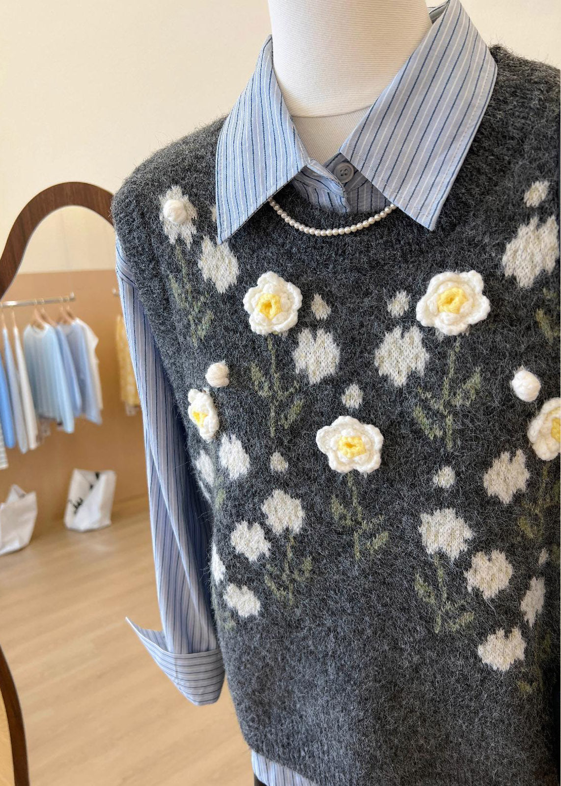 Unique Dark Grey O-Neck Embroideried Knit Vest Sleeveless