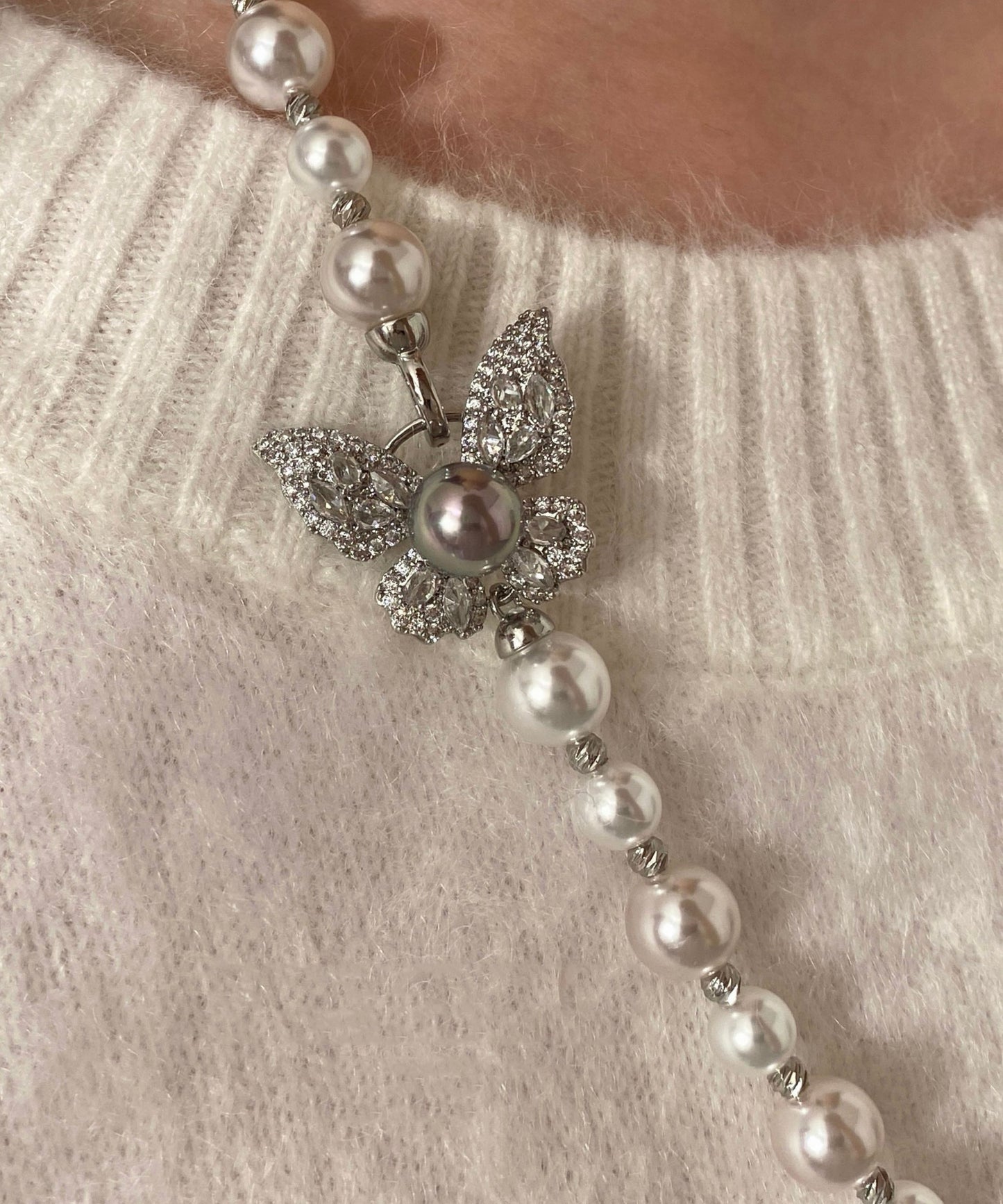 Unique Rose Butterfly Pearl Silver Choker