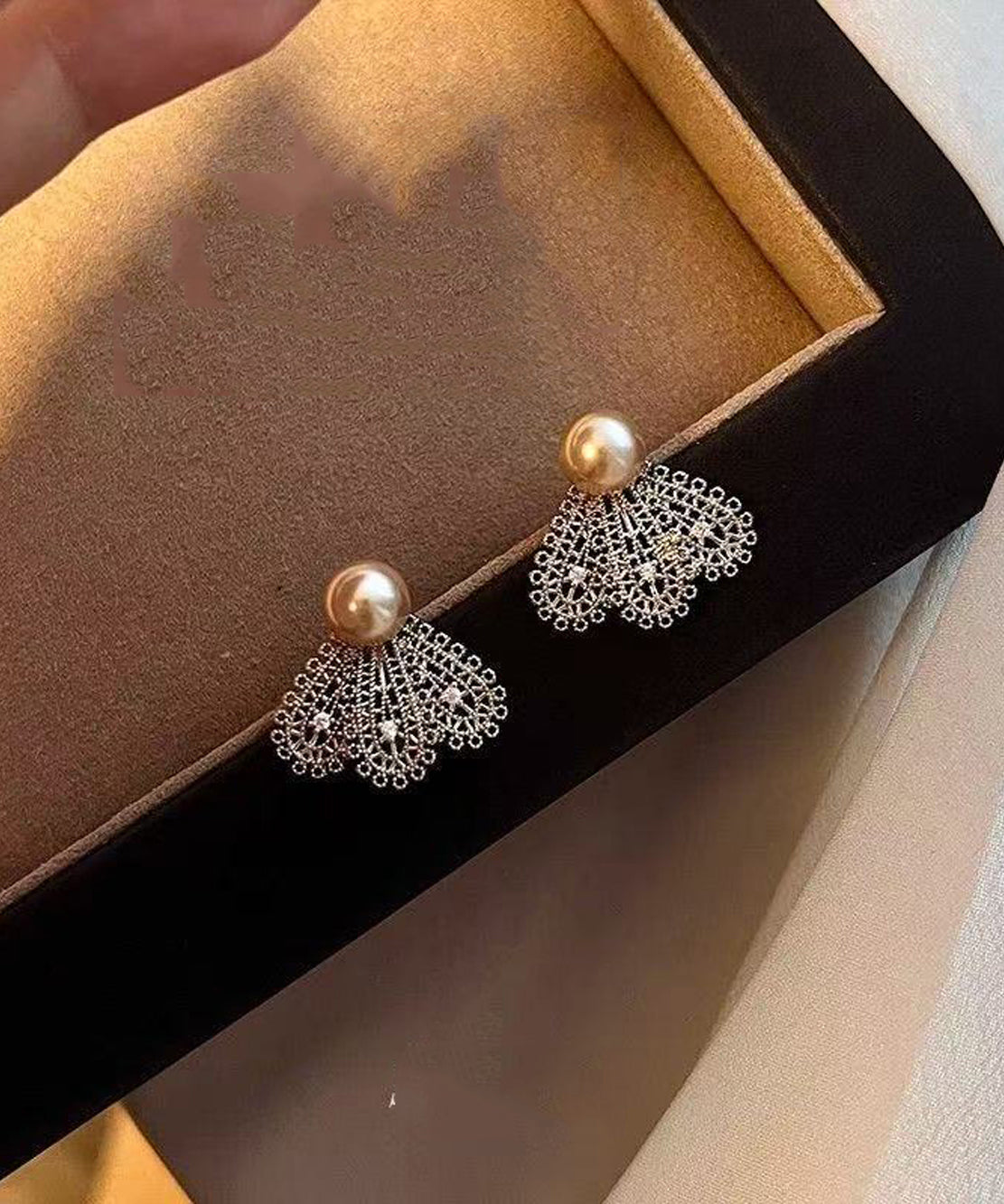 Vintage Champagne Pearl Alloy Hollow Out Lace Fan-Shaped Stud Earrings