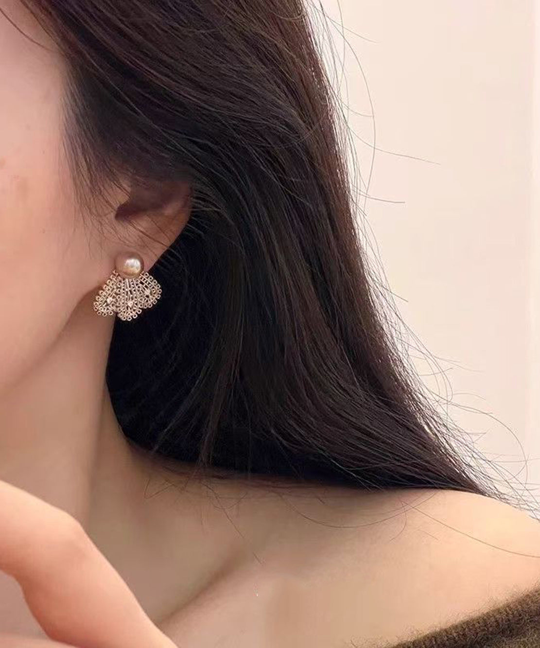 Vintage Champagne Pearl Alloy Hollow Out Lace Fan-Shaped Stud Earrings